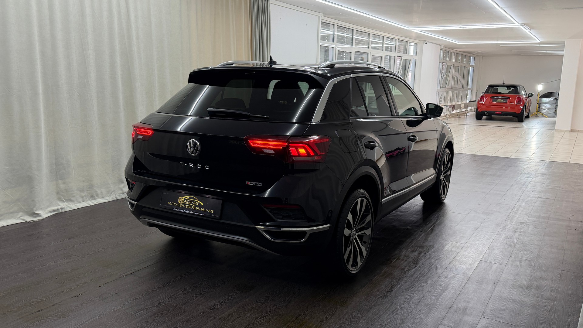 VW T-Roc 2.0 TSI Sport DSG 4Motion-image-3