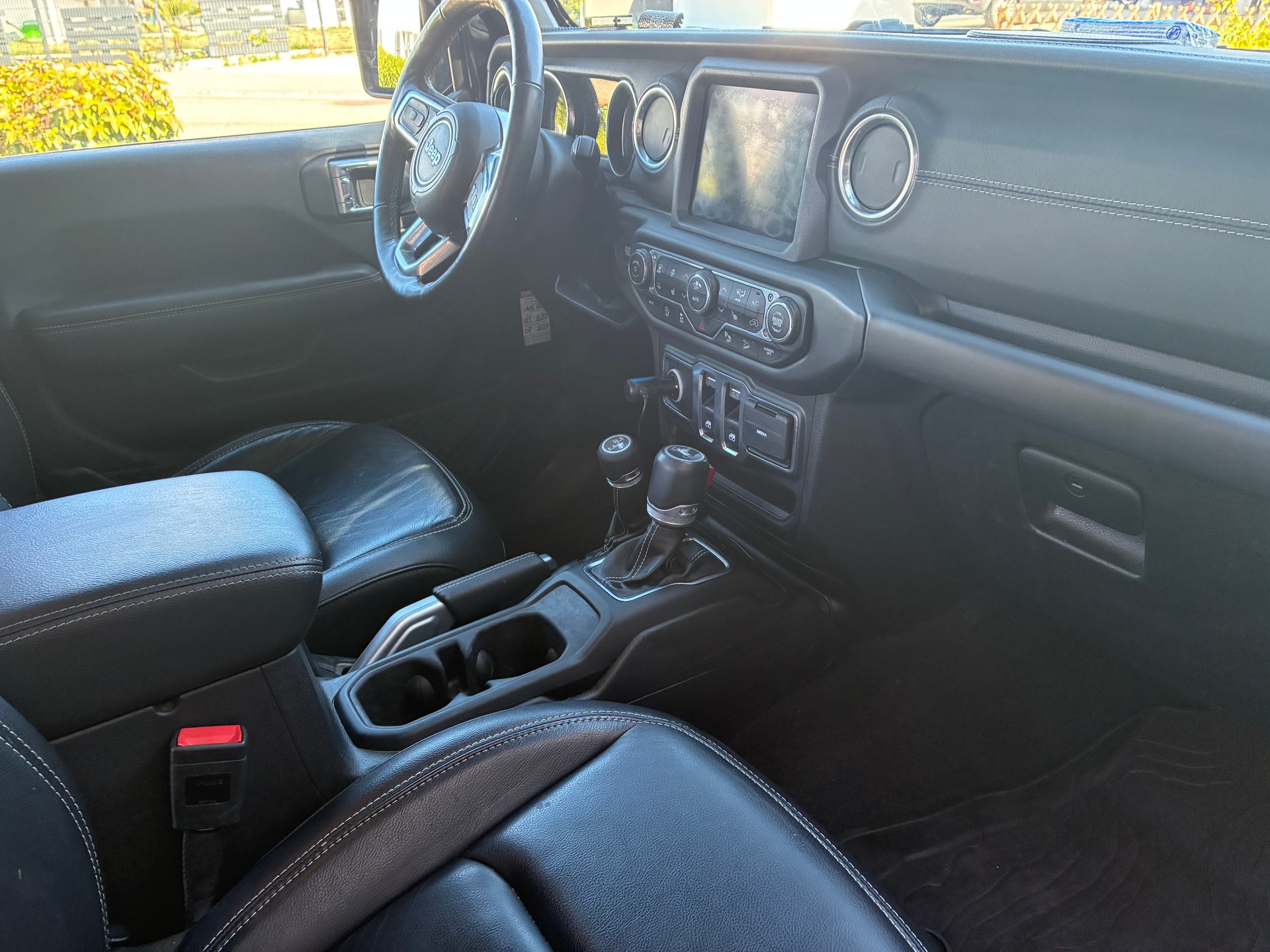 JEEP 2.0 Turbo Sahara-image-1