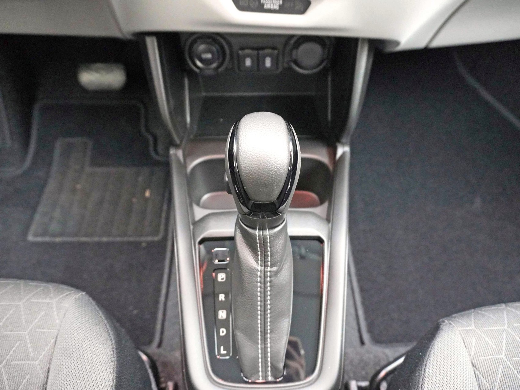 SUZUKI Swift 1.2 Sakura Hybrid-image-17
