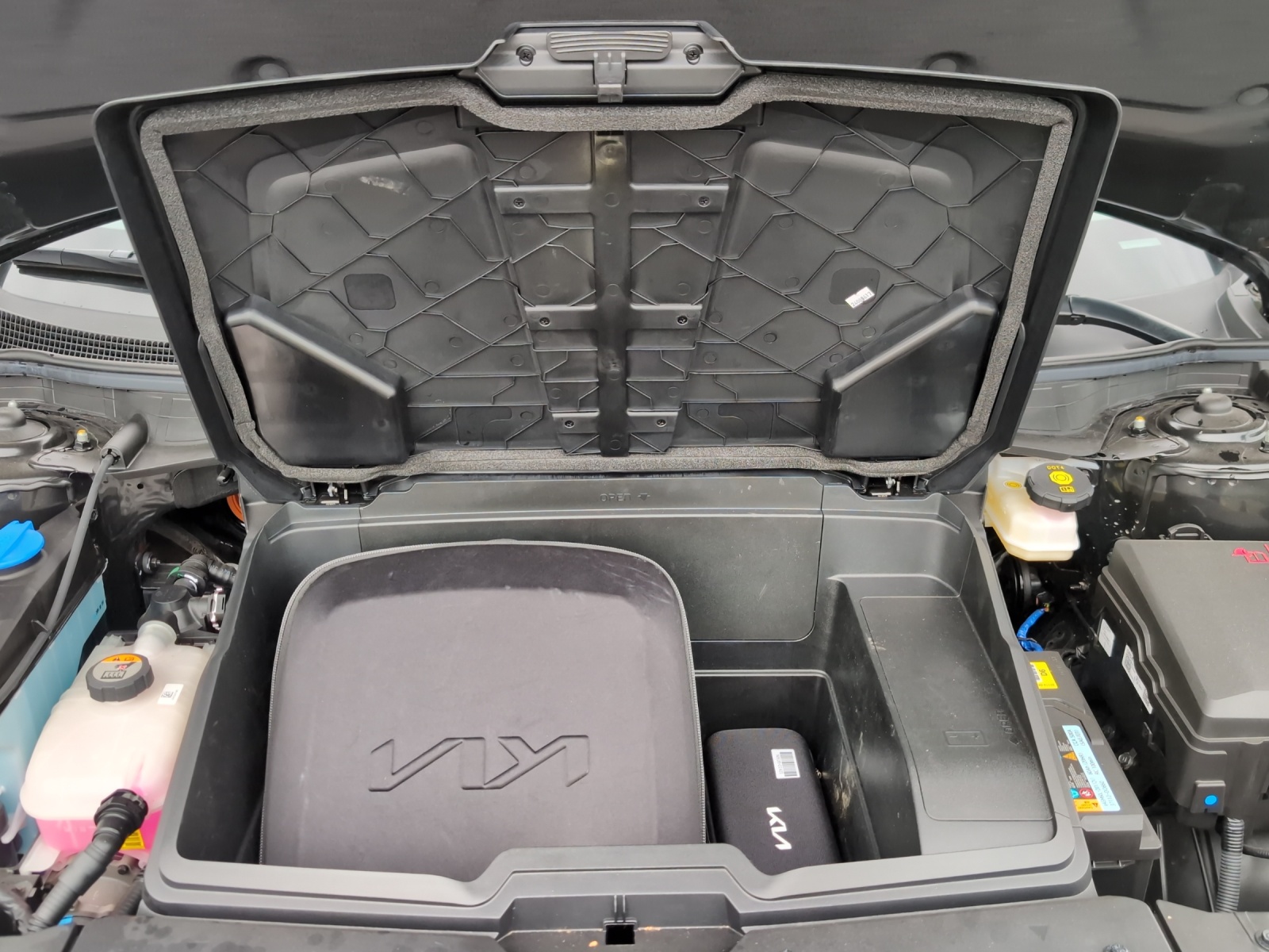 KIA EV6 84 kWh Earth-image-17