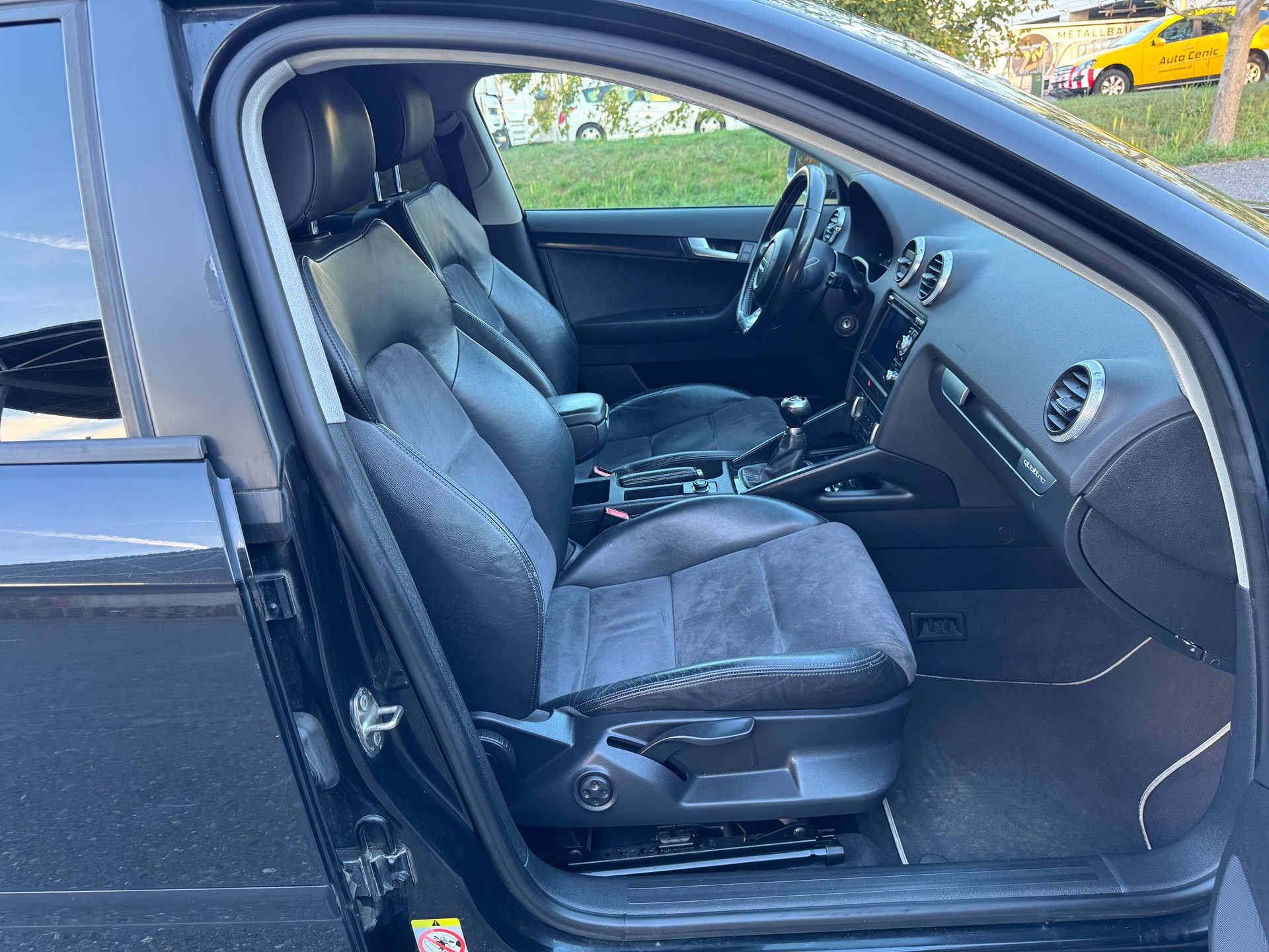 AUDI S3 Sportback 2.0 TFSI quattro-image-9