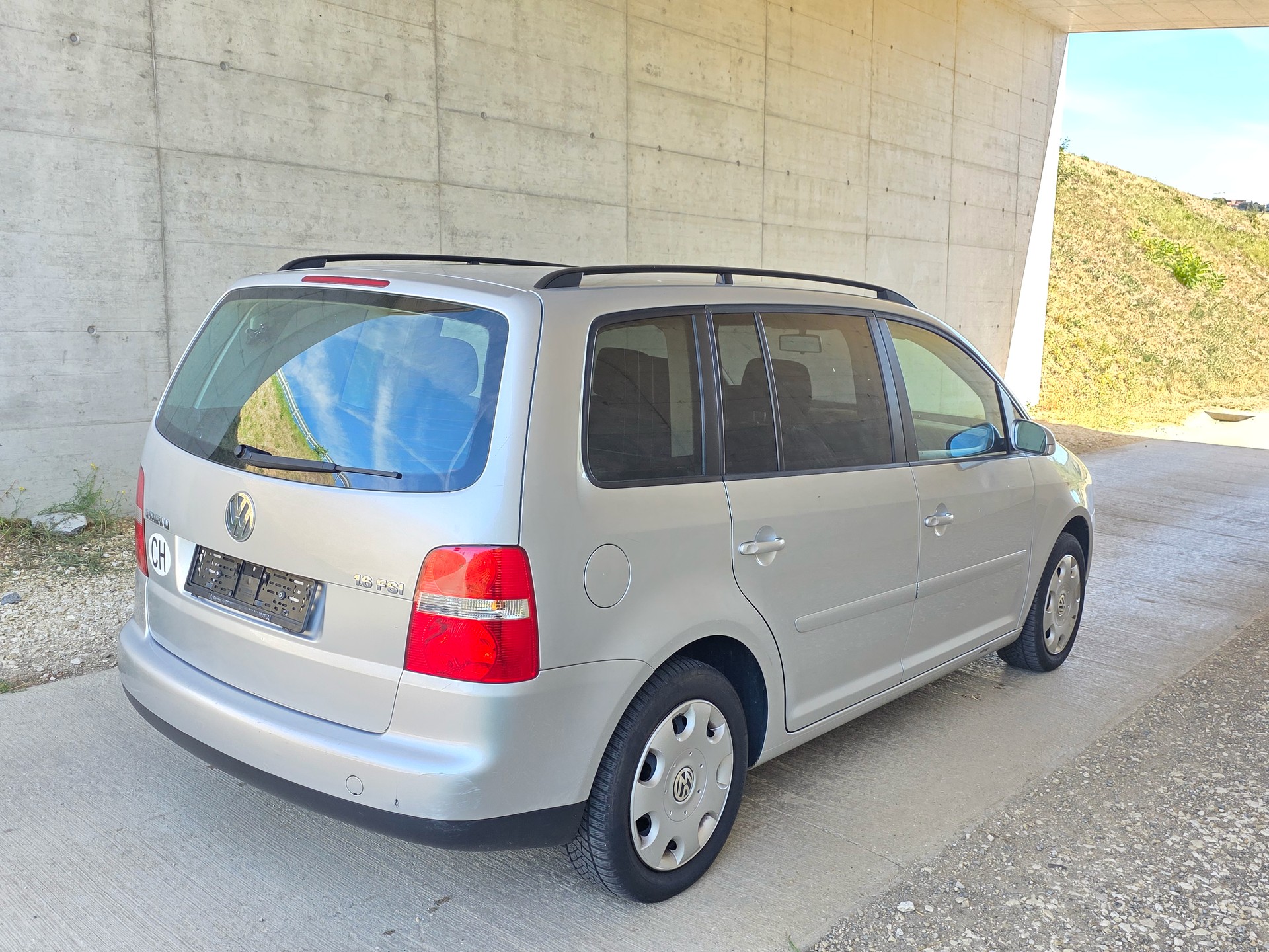 VW Touran 1.6 FSI Highline-image-3