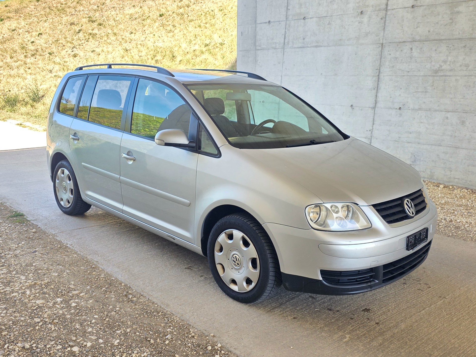 VW Touran 1.6 FSI Highline-image-2