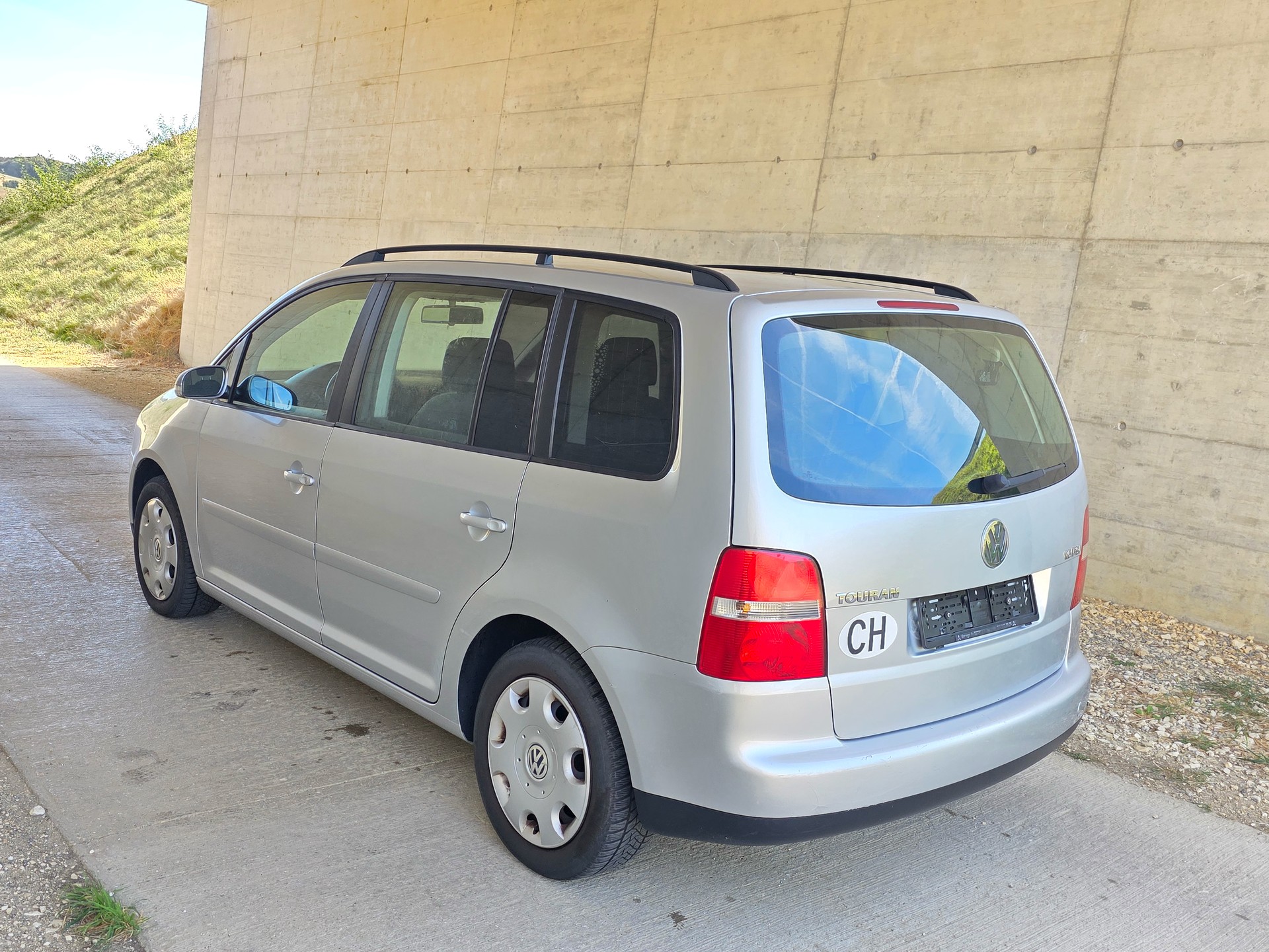 VW Touran 1.6 FSI Highline-image-5
