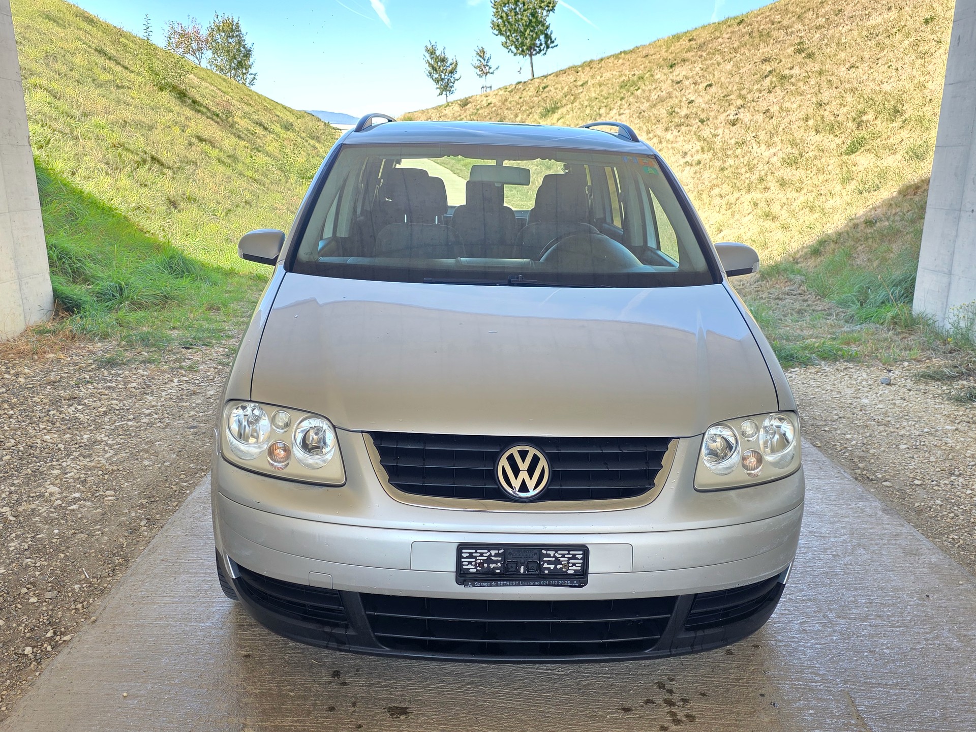 VW Touran 1.6 FSI Highline-image-1