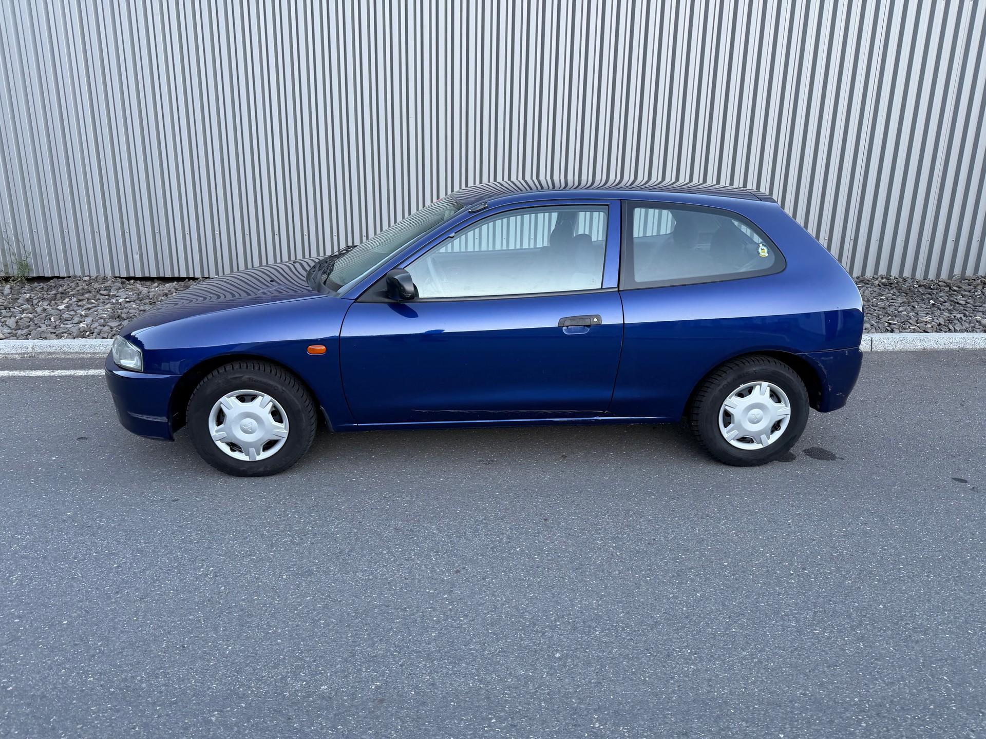 MITSUBISHI Colt 1.3 12V Cool Jubilé FAIBLE KILOMÉTRAGE 32700 km-image-3