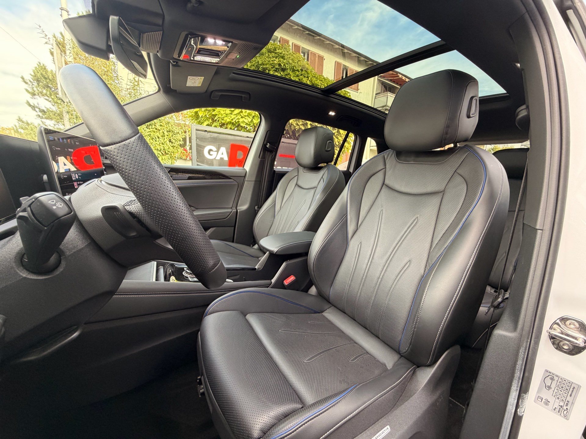 VW Tiguan 2.0 TSI 265PS 4Motion R-Line *** 360° KAMERA & PANORAMADACH ***-image-7