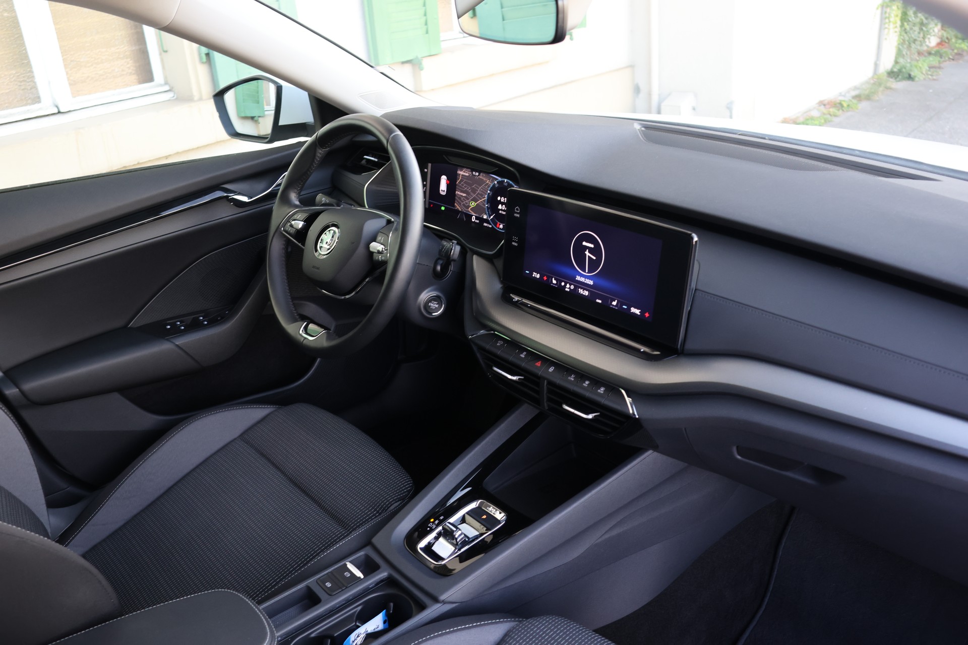 SKODA Octavia Combi 2.0 TDI DSG Ambition 4x4-image-8