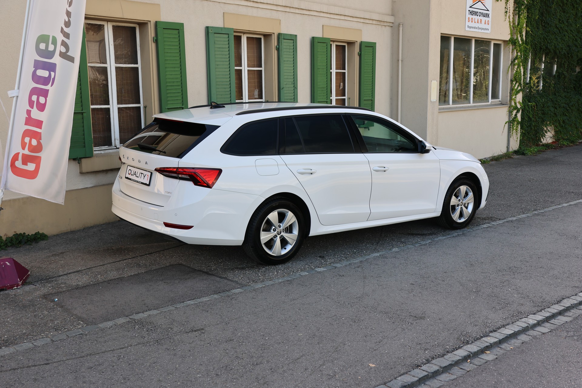 SKODA Octavia Combi 2.0 TDI DSG Ambition 4x4-image-5