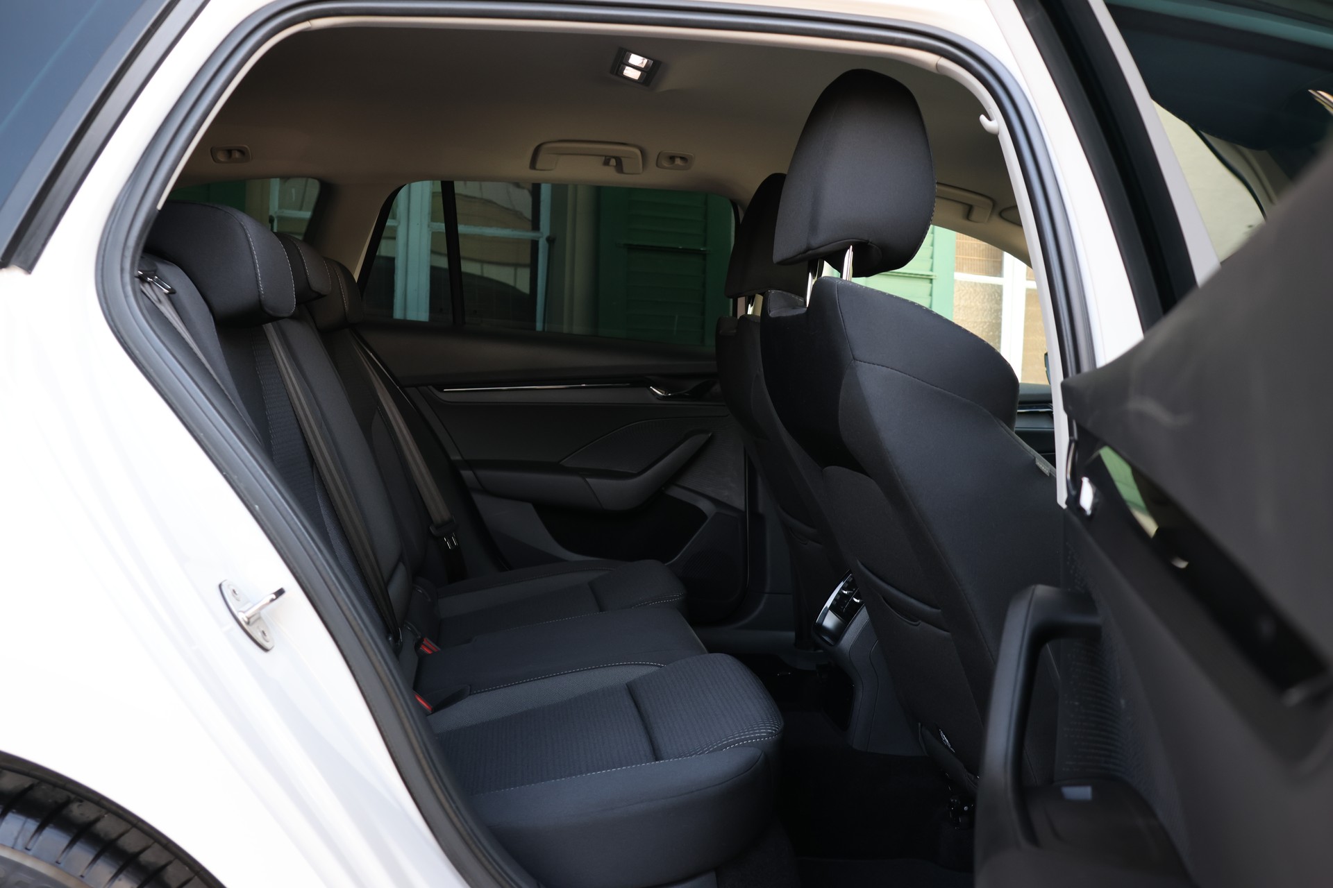 SKODA Octavia Combi 2.0 TDI DSG Ambition 4x4-image-10