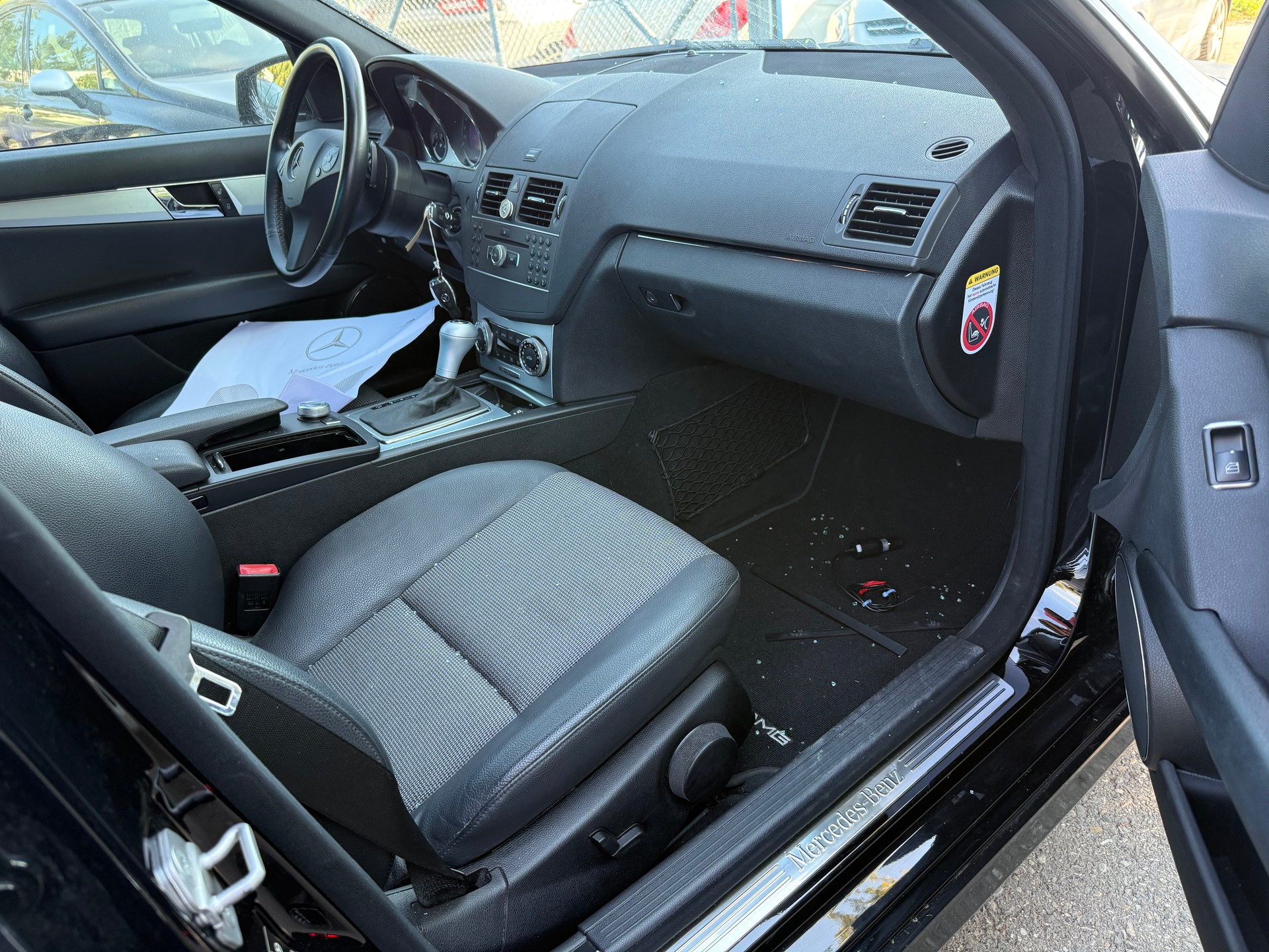 MERCEDES-BENZ C 180 CGI BlueEfficiency Automatic-image-9