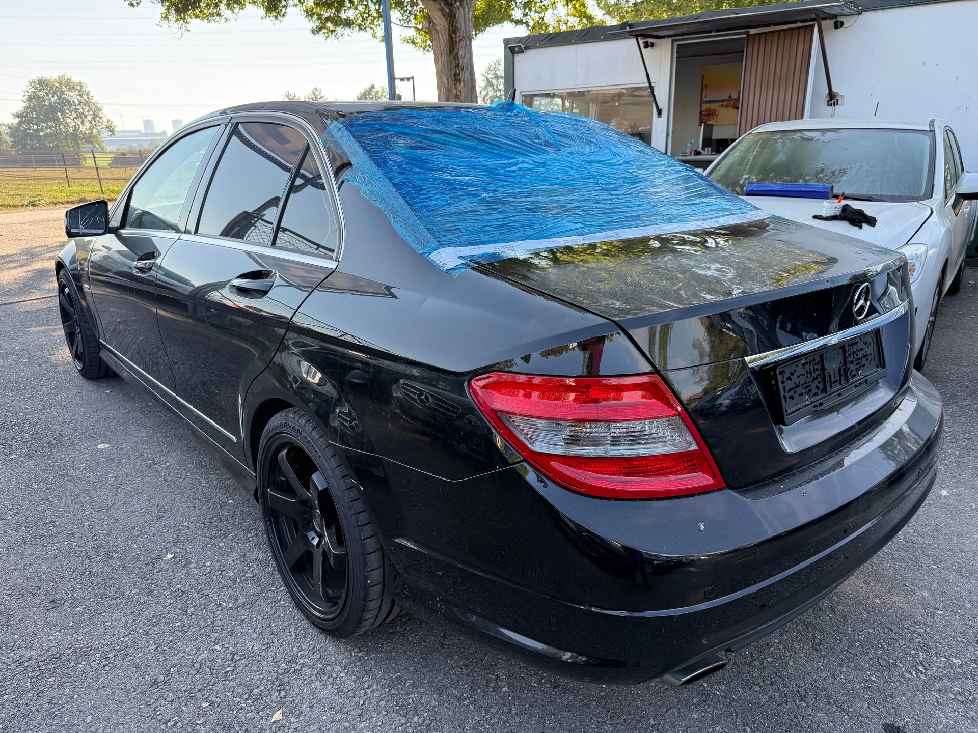 MERCEDES-BENZ C 180 CGI BlueEfficiency Automatic-image-3