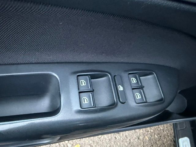 SKODA Octavia Combi 1.8 TSI Adventure 4x4-image-12
