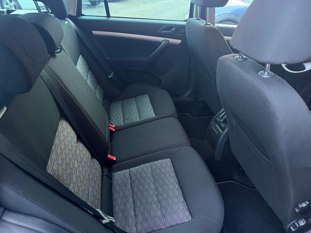 SKODA Octavia Combi 1.8 TSI Adventure 4x4-image-14