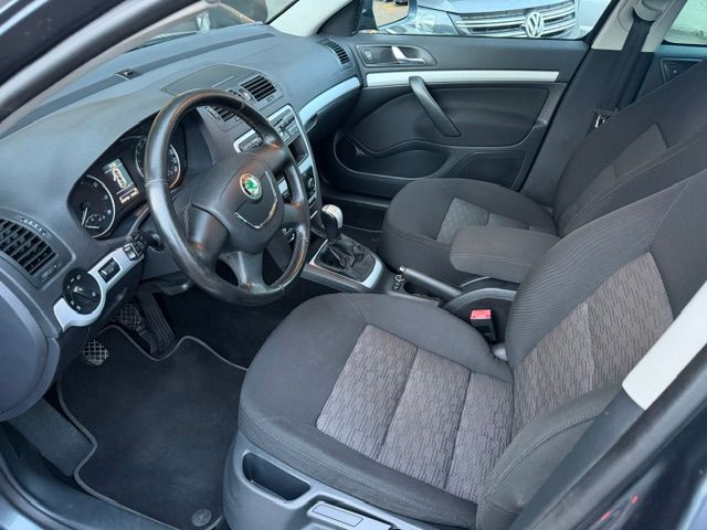 SKODA Octavia Combi 1.8 TSI Adventure 4x4-image-13
