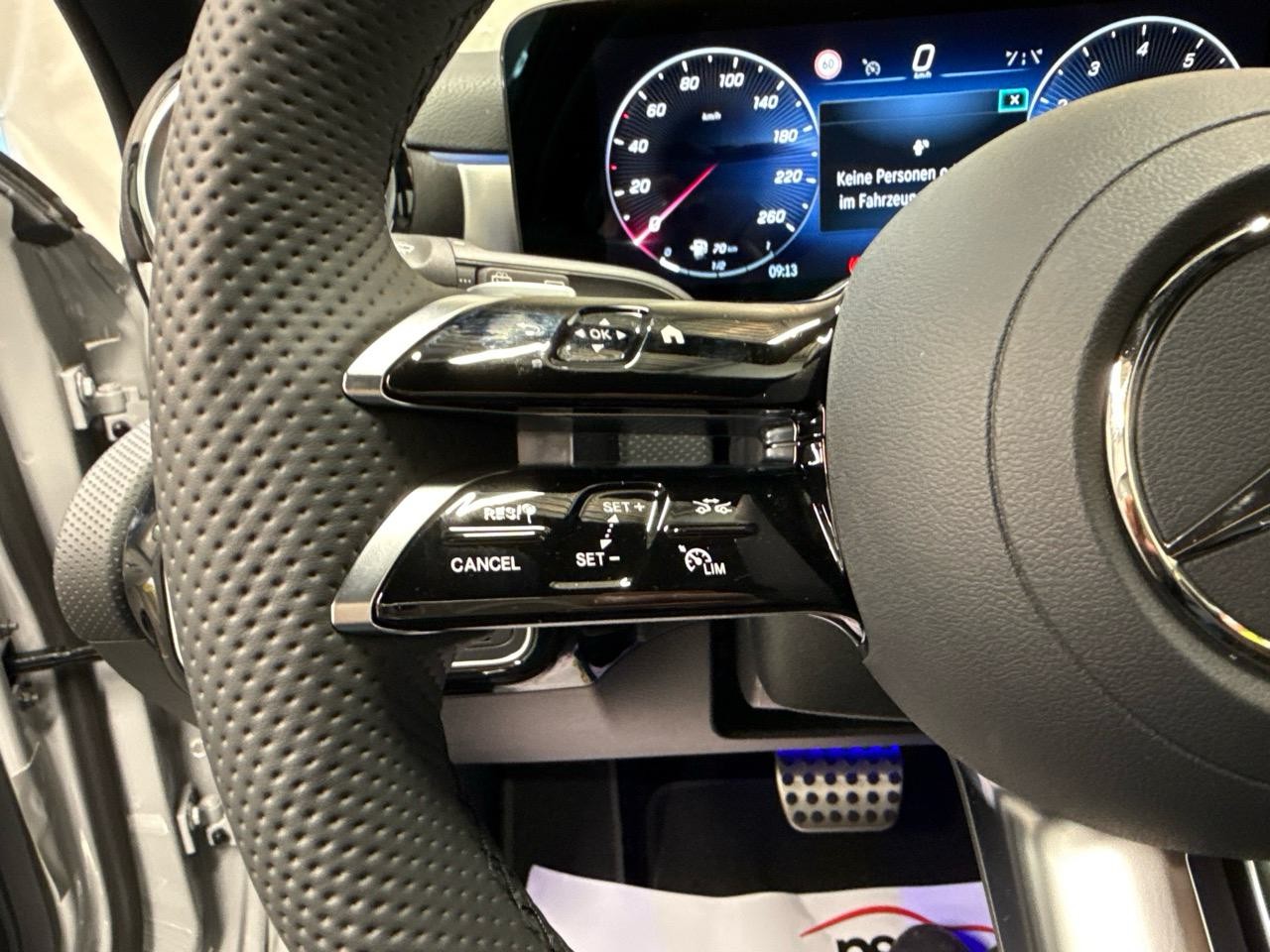 MERCEDES-BENZ A 200 DCT AMG Special Edition-image-7