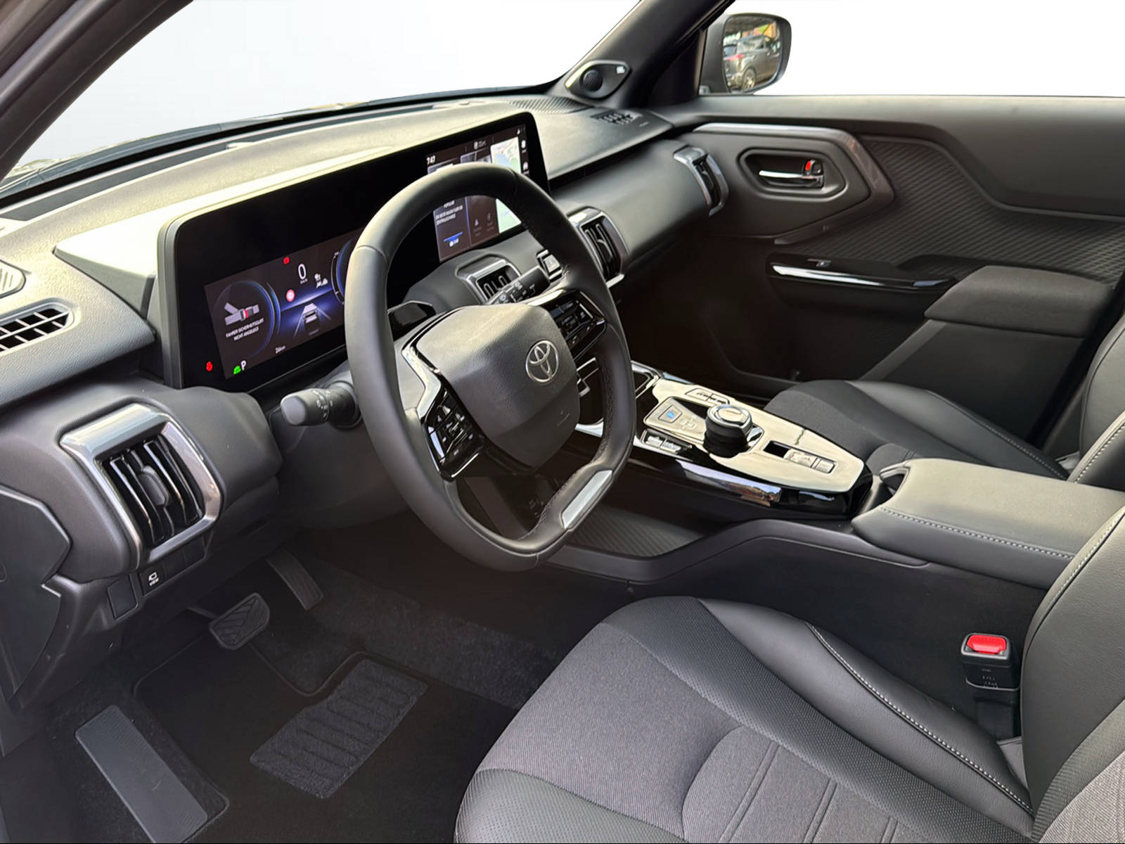 TOYOTA Urban Cruiser 61 kWh Premium AWD-image-6