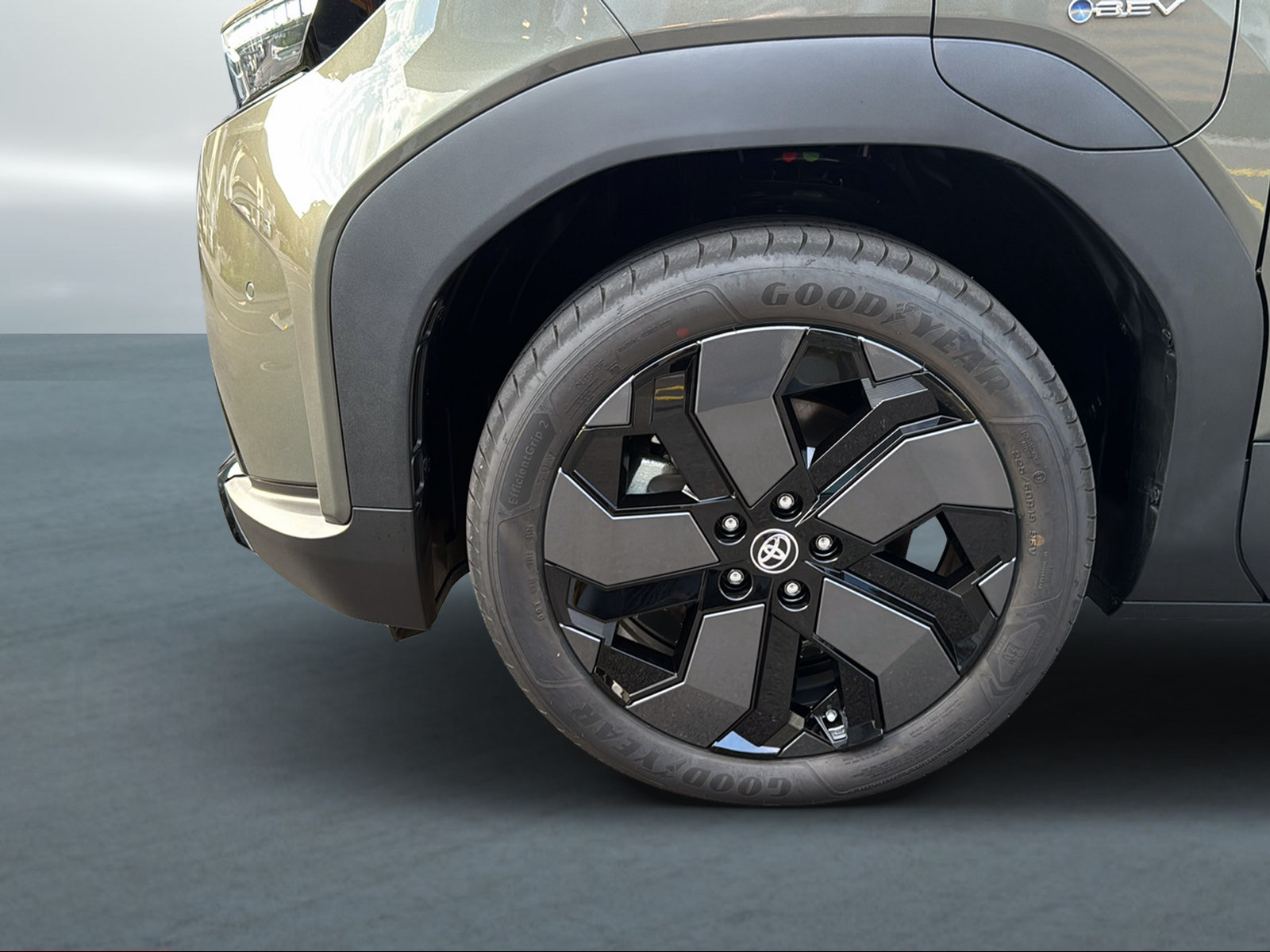 TOYOTA Urban Cruiser 61 kWh Premium AWD-image-9