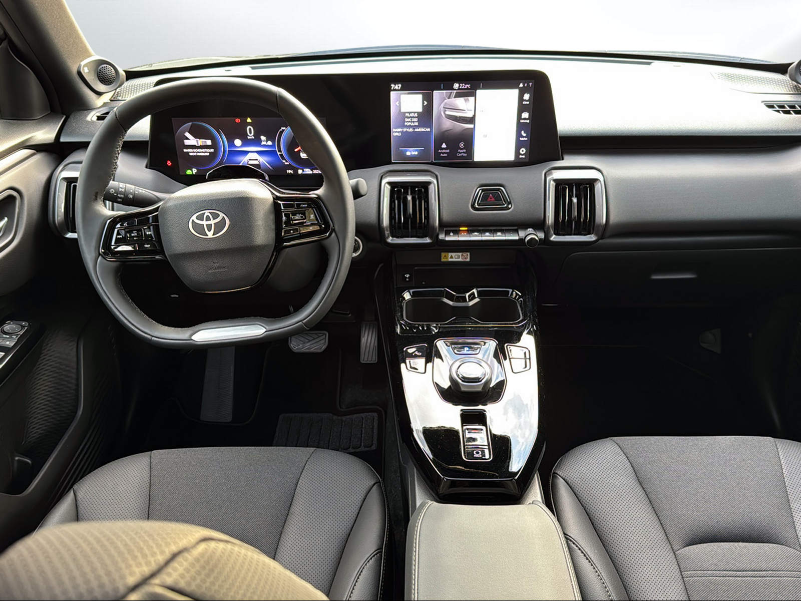 TOYOTA Urban Cruiser 61 kWh Premium AWD-image-7