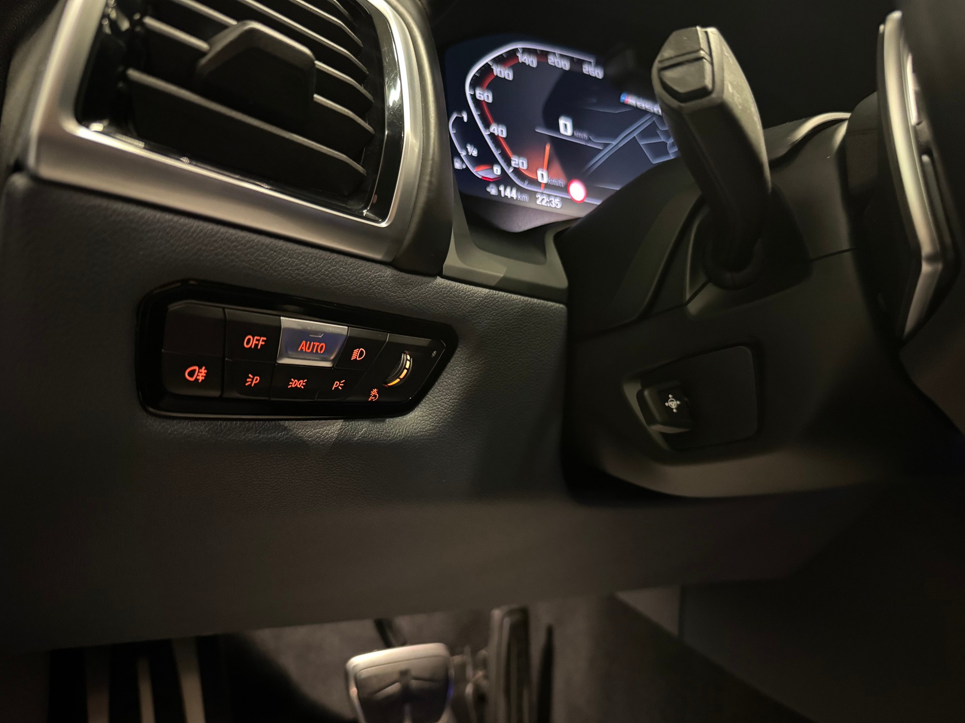 BMW M850i xDrive Steptronic-image-30