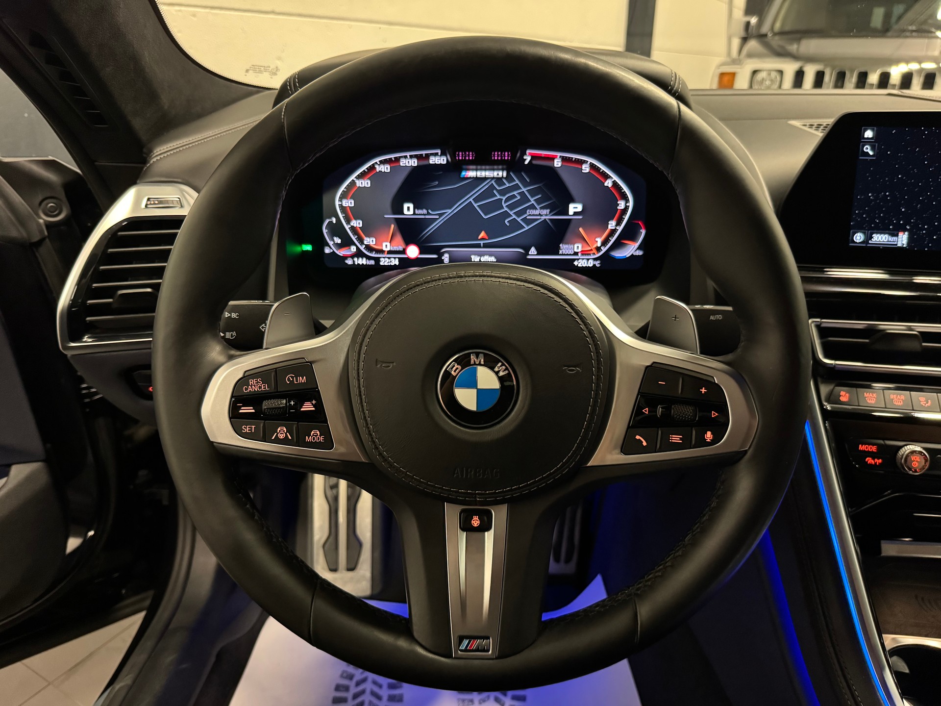 BMW M850i xDrive Steptronic-image-24