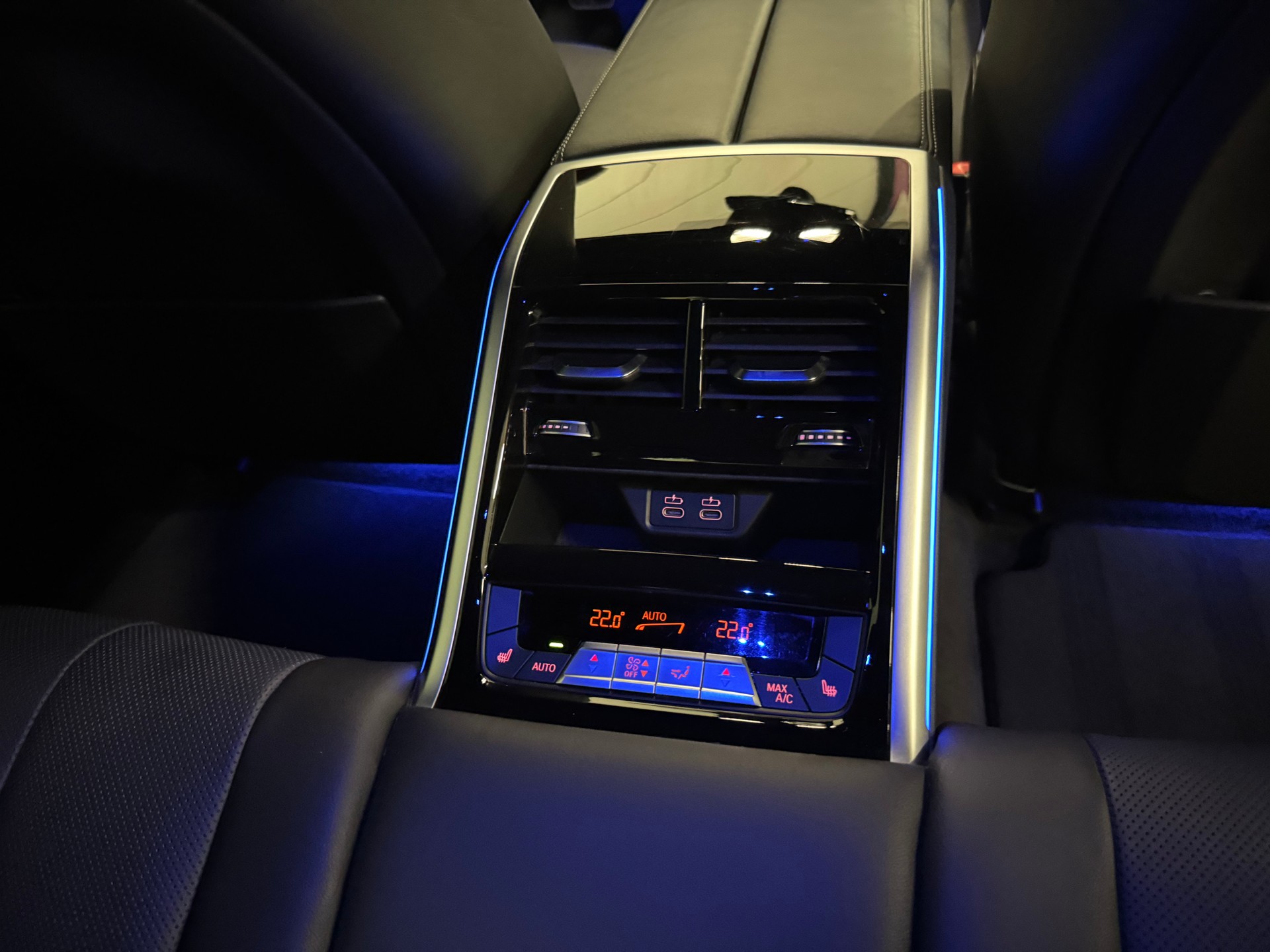 BMW M850i xDrive Steptronic-image-28