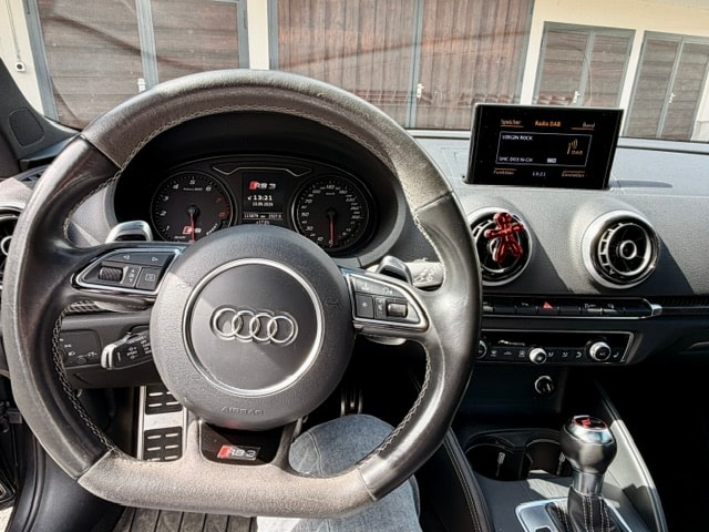 AUDI 2.5 T FSI quattro S-Tronic-image-4