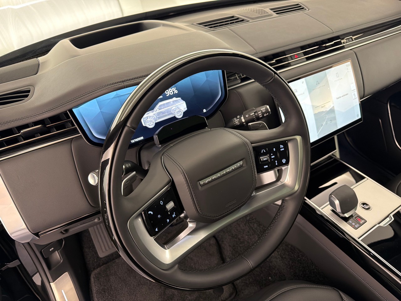 LAND ROVER RR P460e PHEV Autobiogr.-image-9