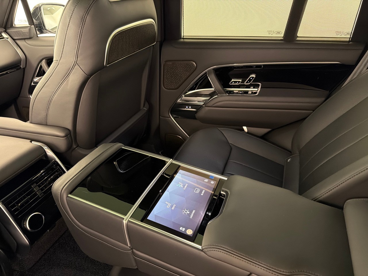 LAND ROVER RR P460e PHEV Autobiogr.-image-7