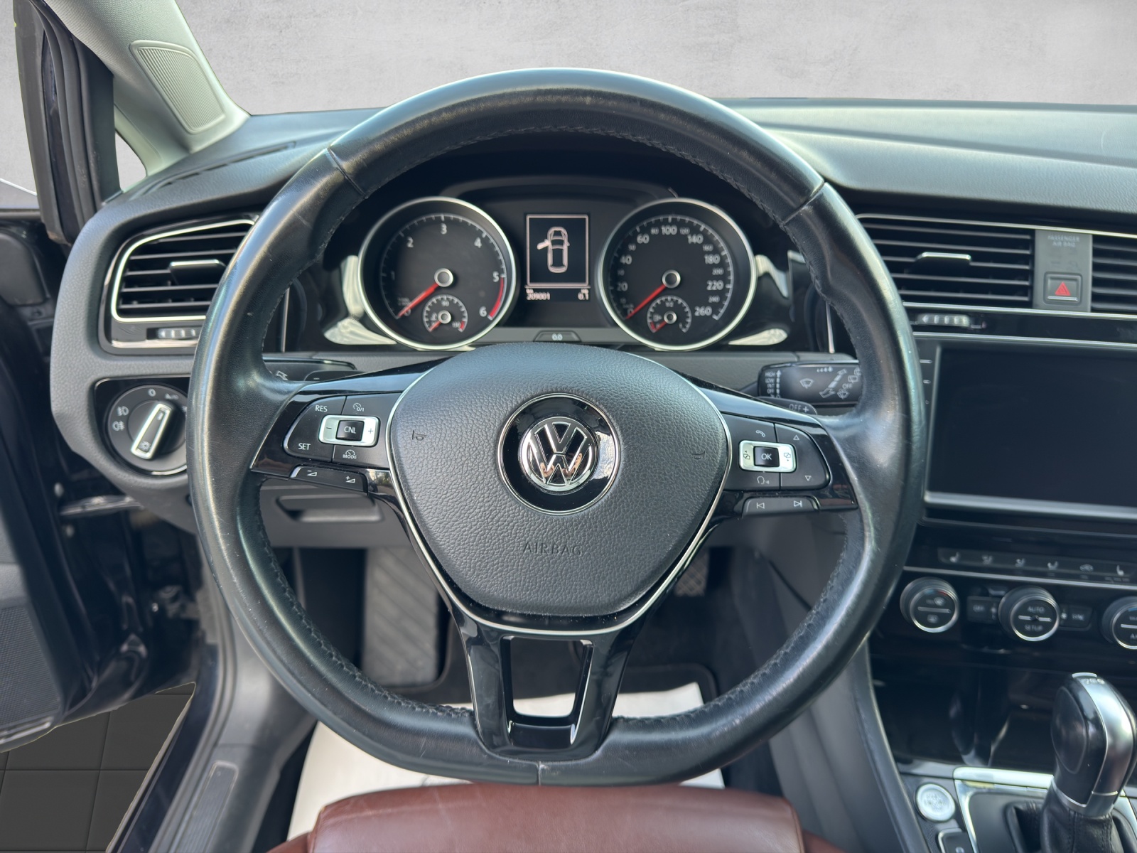 VW Golf 2.0 TDI Comfortline DSG-image-9