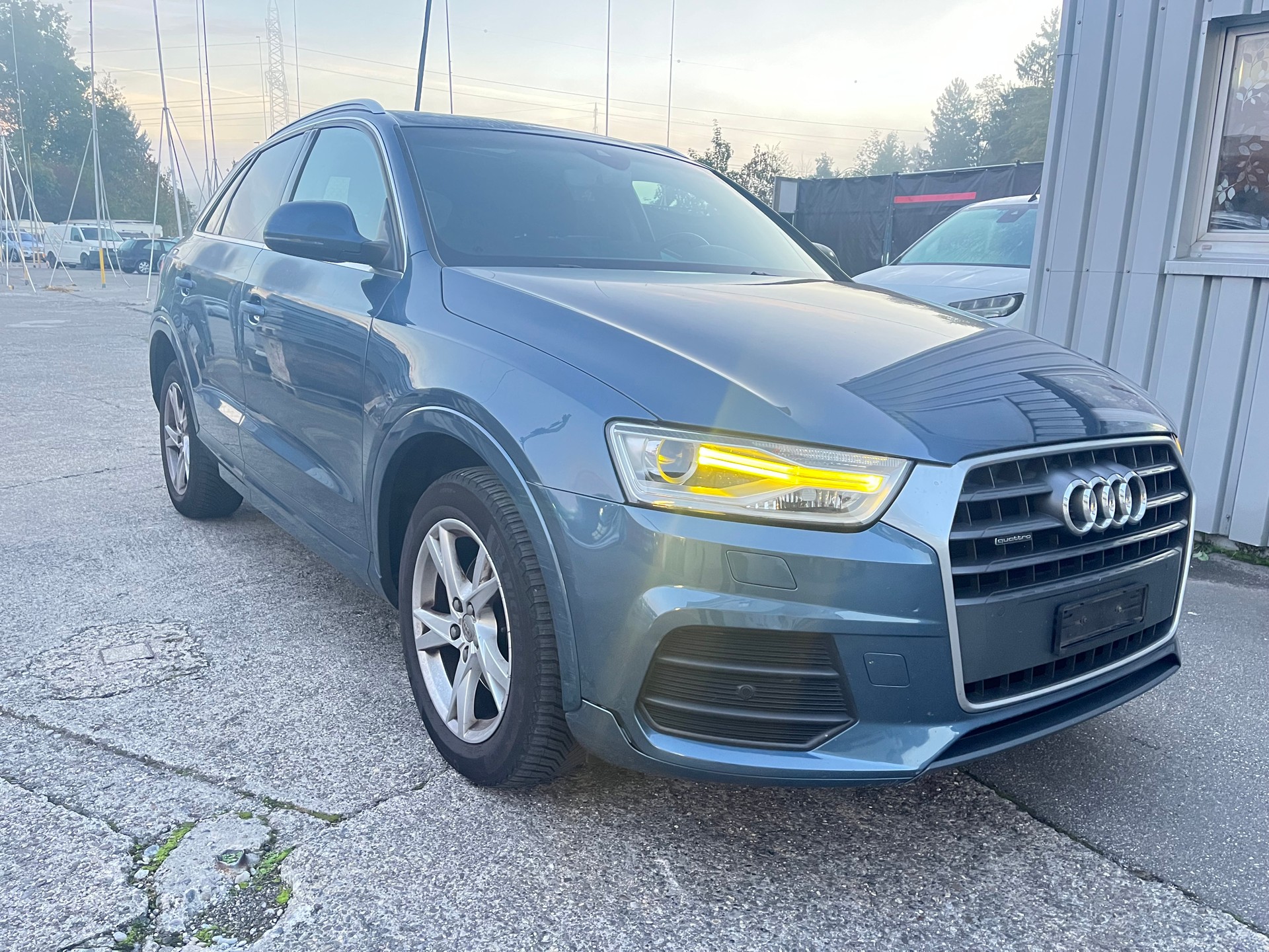 AUDI Q3 2.0 TDI sport quattro S-tronic-image-2