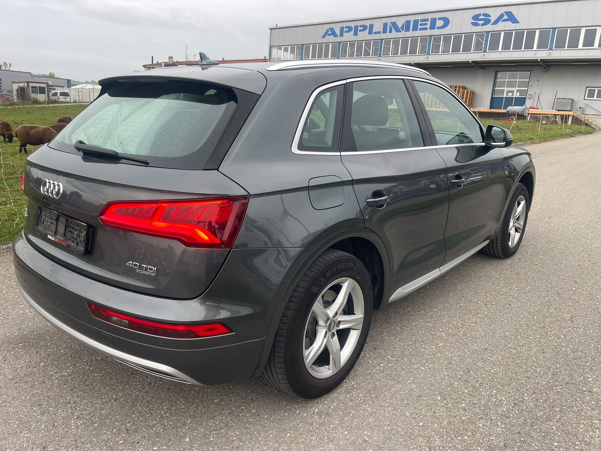 AUDI Q5 40 TDI quattro S-tronic-image-2