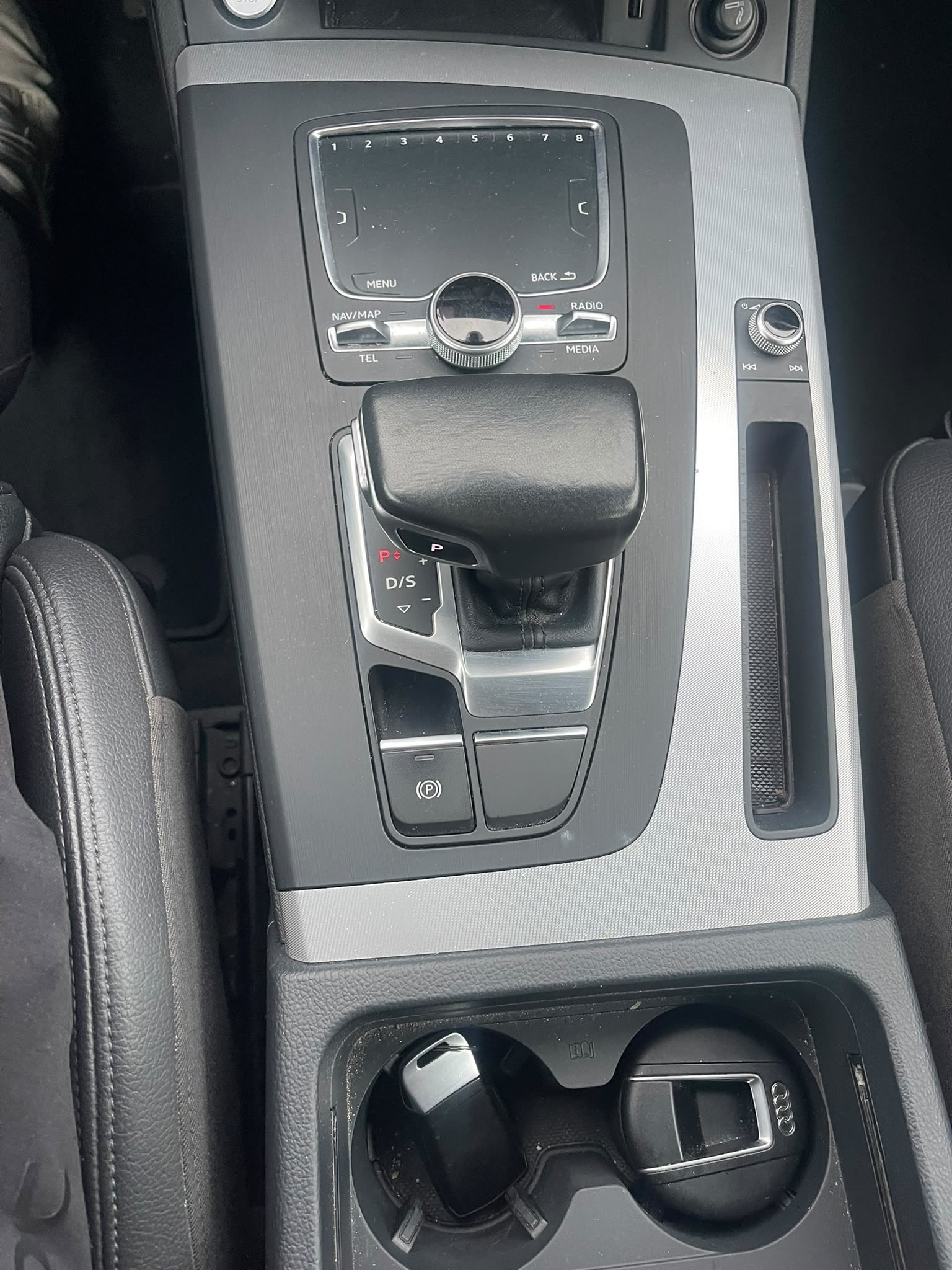 AUDI Q5 40 TDI quattro S-tronic-image-8