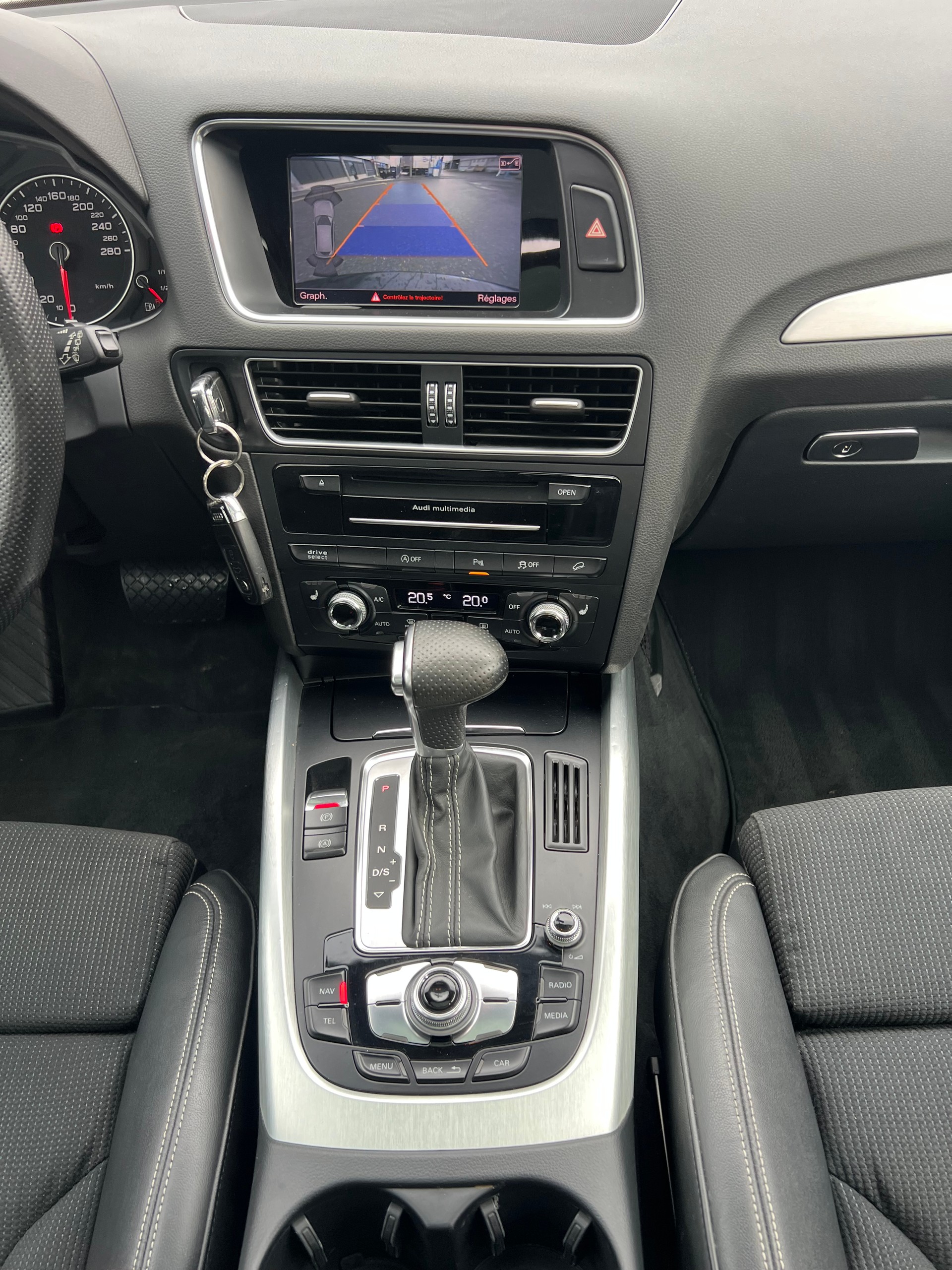 AUDI Q5 2.0 TDI quattro S-tronic-image-12