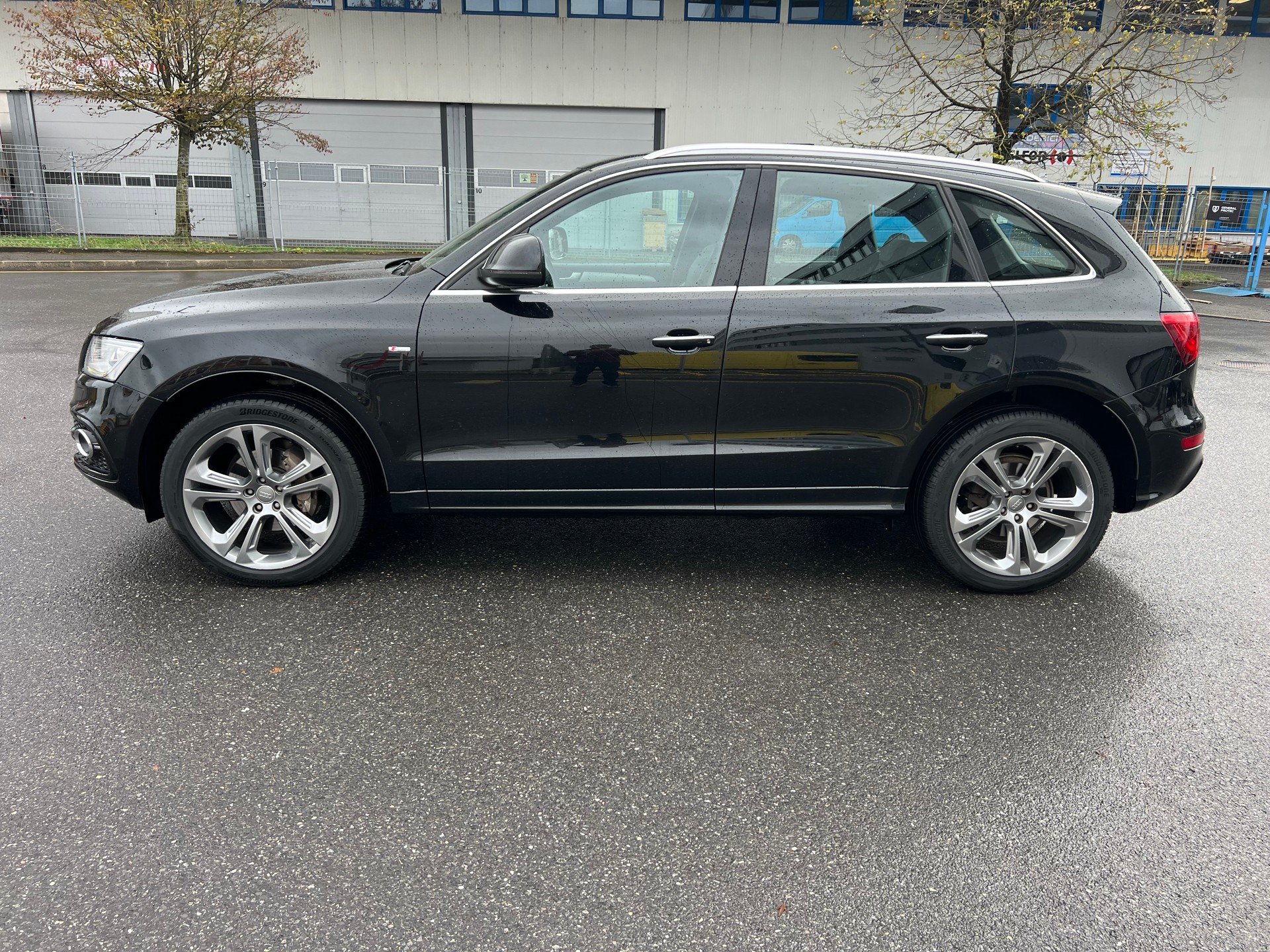 AUDI Q5 2.0 TDI quattro S-tronic-image-2
