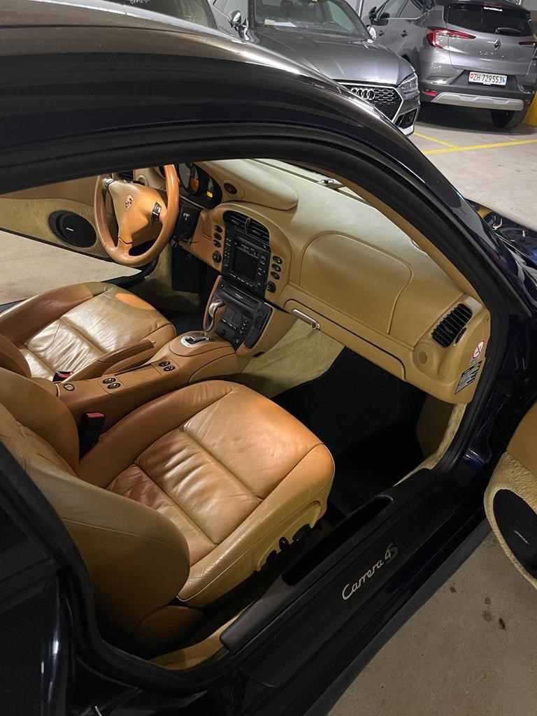 PORSCHE 911 Carrera 4 S-image-10