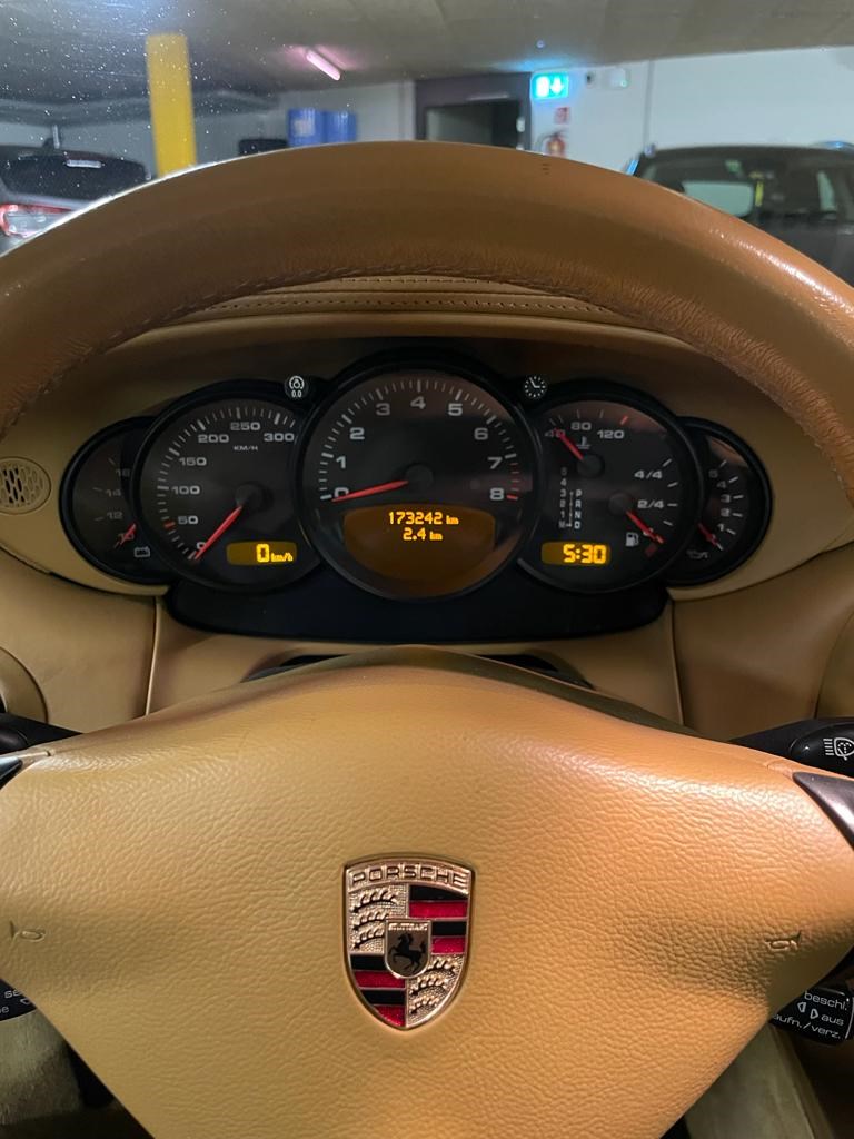 PORSCHE 911 Carrera 4 S-image-8