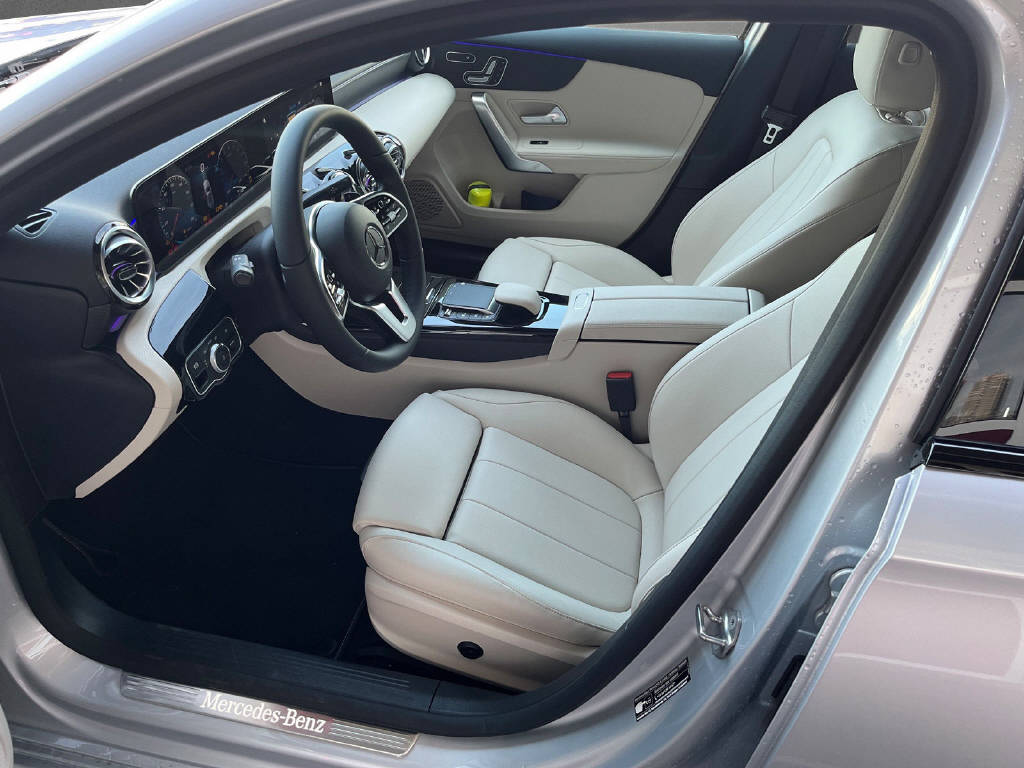 MERCEDES-BENZ A 250 e Progressive-image-9