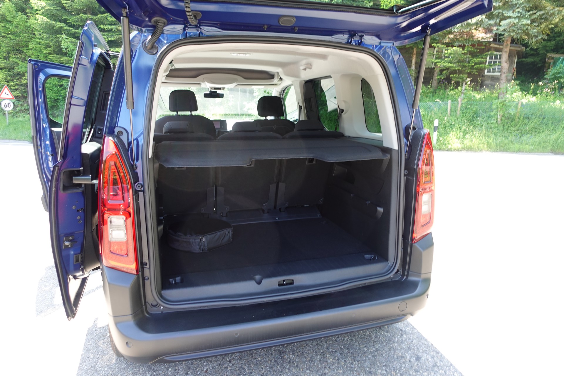 FIAT E-Doblo Elektro 5 Sitzer-image-8