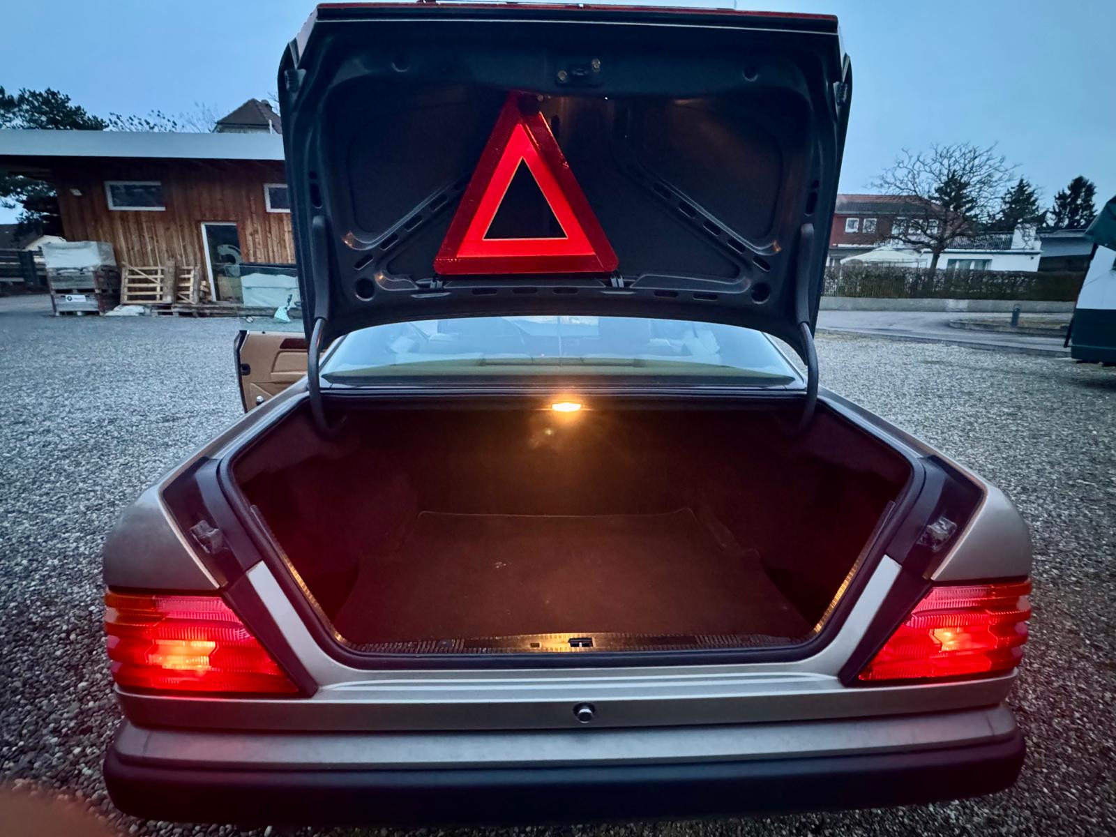 MERCEDES-BENZ 300 CE Veteranenfahrzeug-image-9