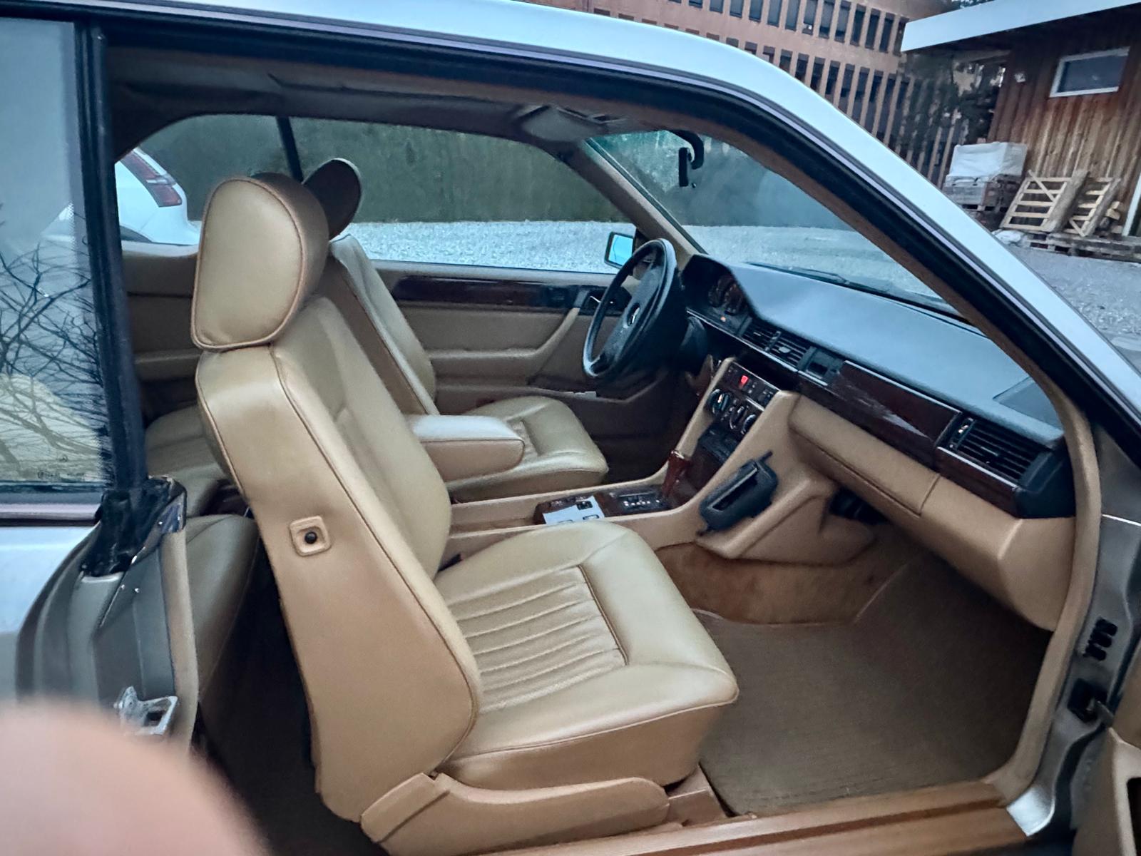 MERCEDES-BENZ 300 CE Veteranenfahrzeug-image-4