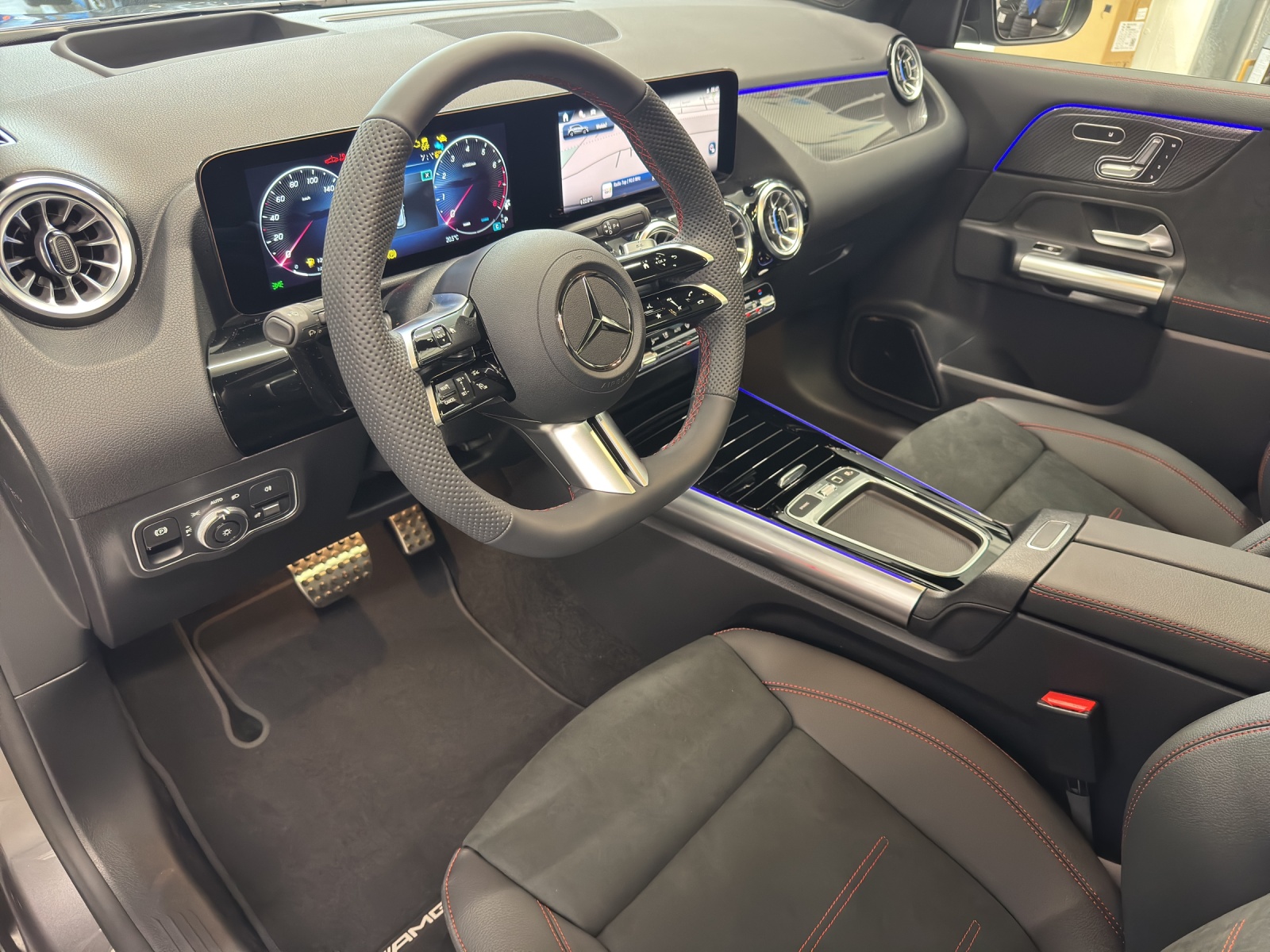 MERCEDES-BENZ GLA 200 AMG Line Night Star-image-10