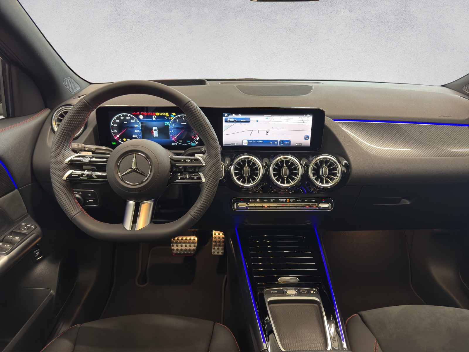 MERCEDES-BENZ GLA 200 AMG Line Night Star-image-13