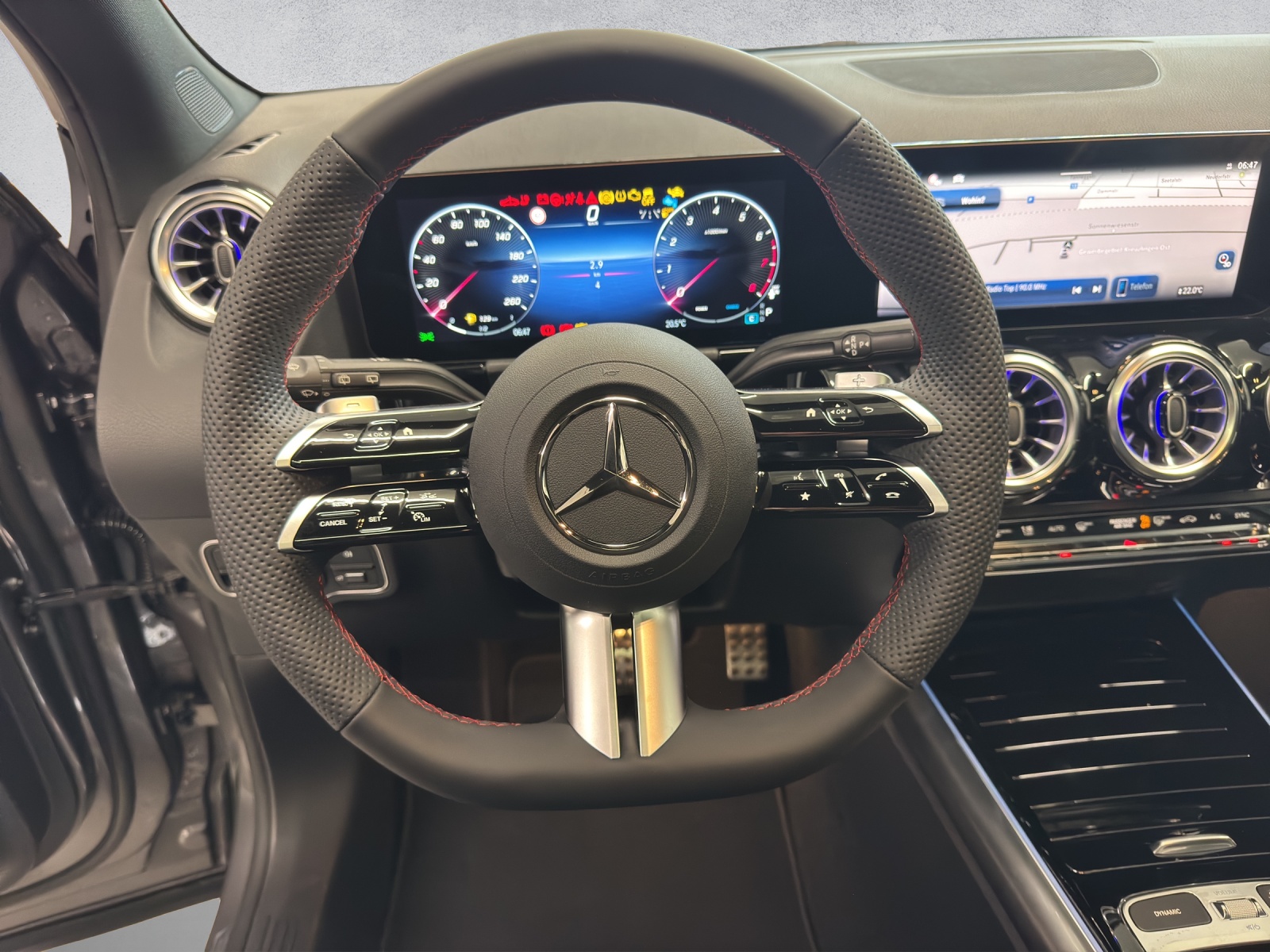 MERCEDES-BENZ GLA 200 AMG Line Night Star-image-11