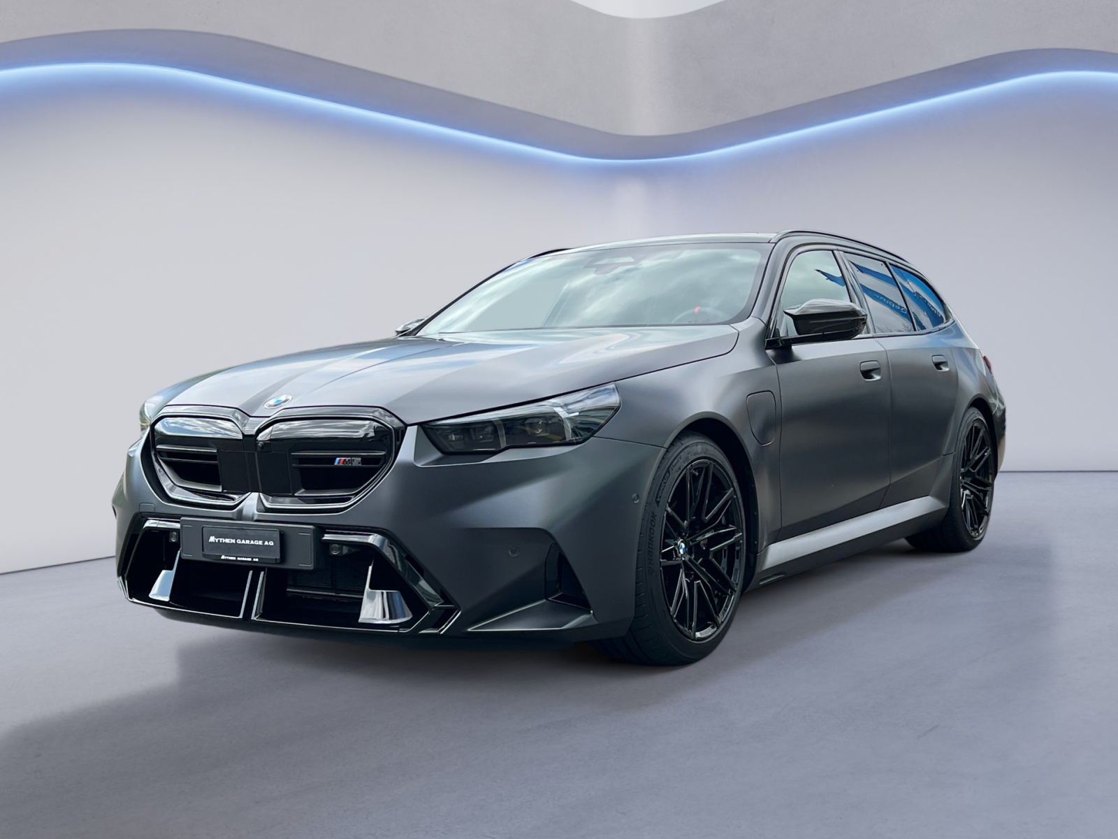 BMW M5 xDrive Touring-image-0