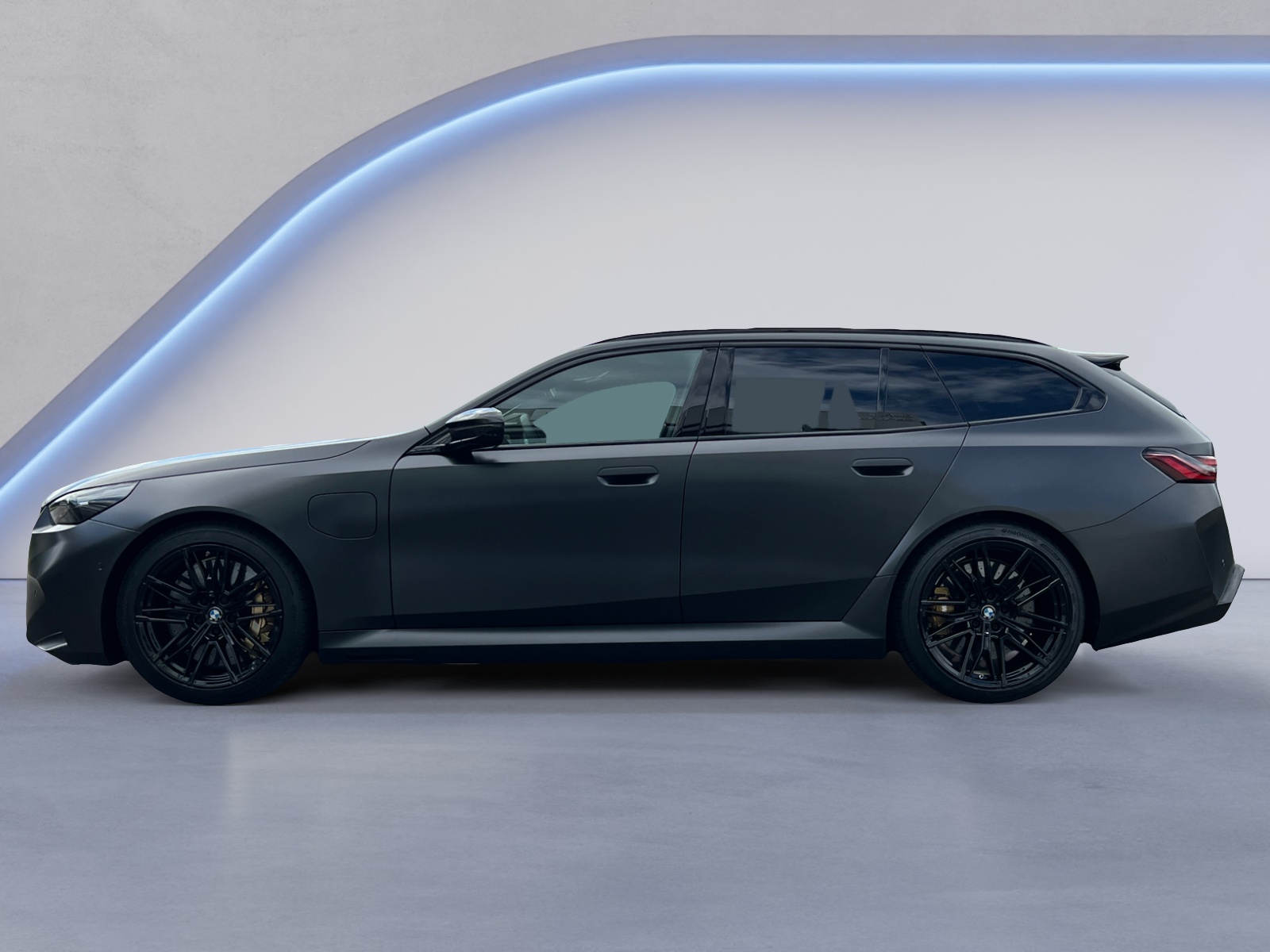 BMW M5 xDrive Touring-image-1