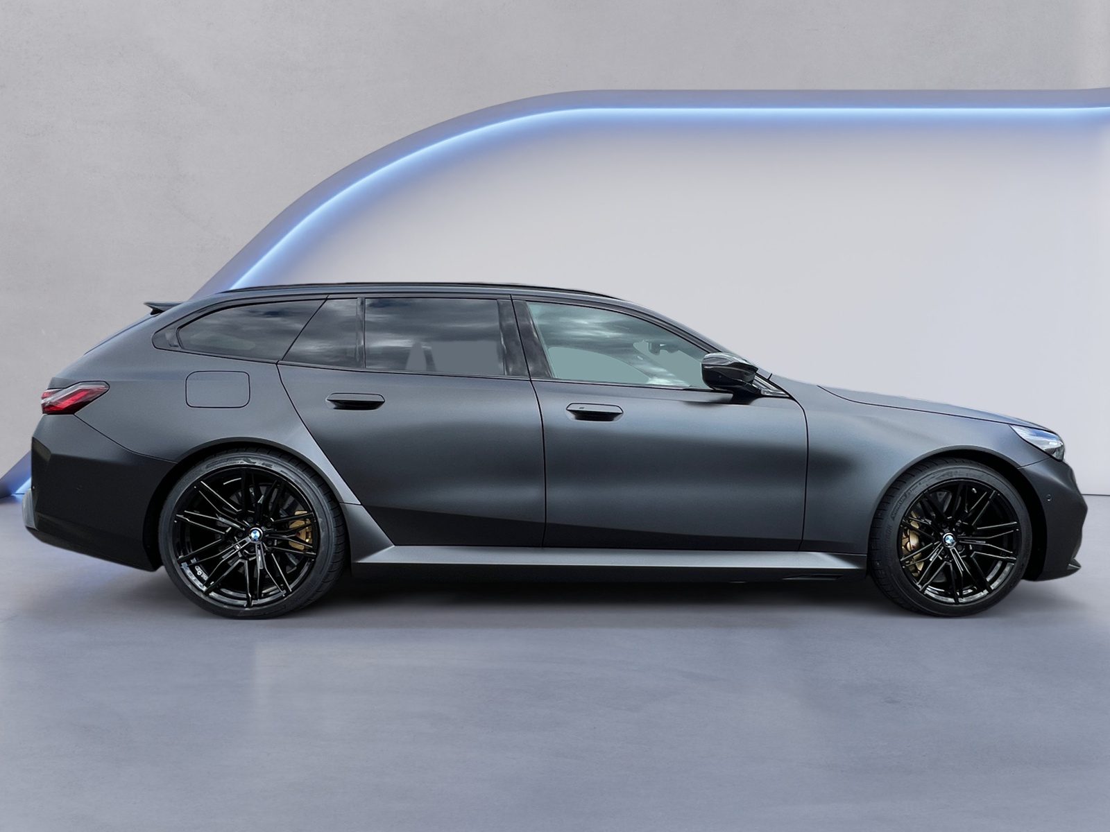 BMW M5 xDrive Touring-image-5
