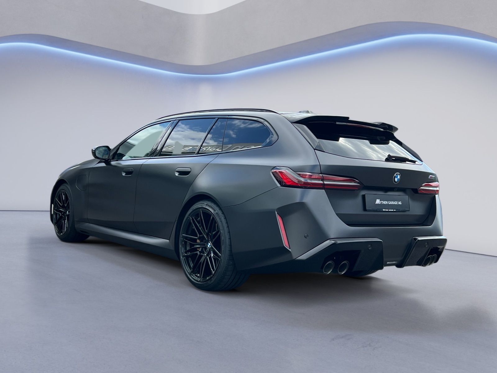 BMW M5 xDrive Touring-image-2