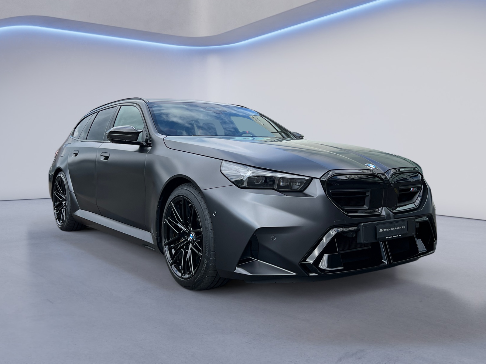 BMW M5 xDrive Touring-image-6