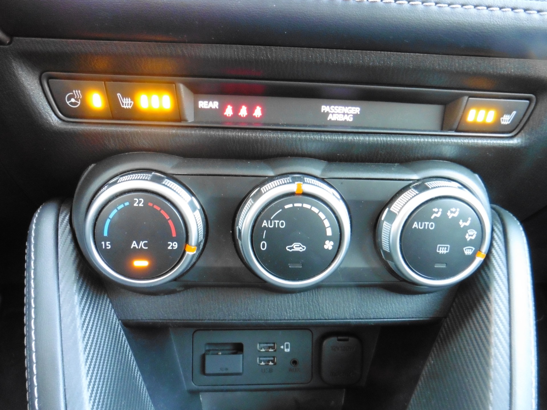 MAZDA 2 SKYACTIV-G 90 Mild Hybrid Revolution-image-11